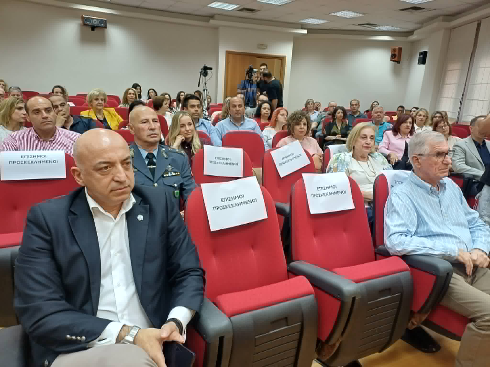 Η ενδοοικογενειακή βία και οι επιπτώσεις της στα παιδιά και τους εφήβους-ενδιαφέρουσα εκδήλωση στη Λάρισα (ΦΩΤΟ)