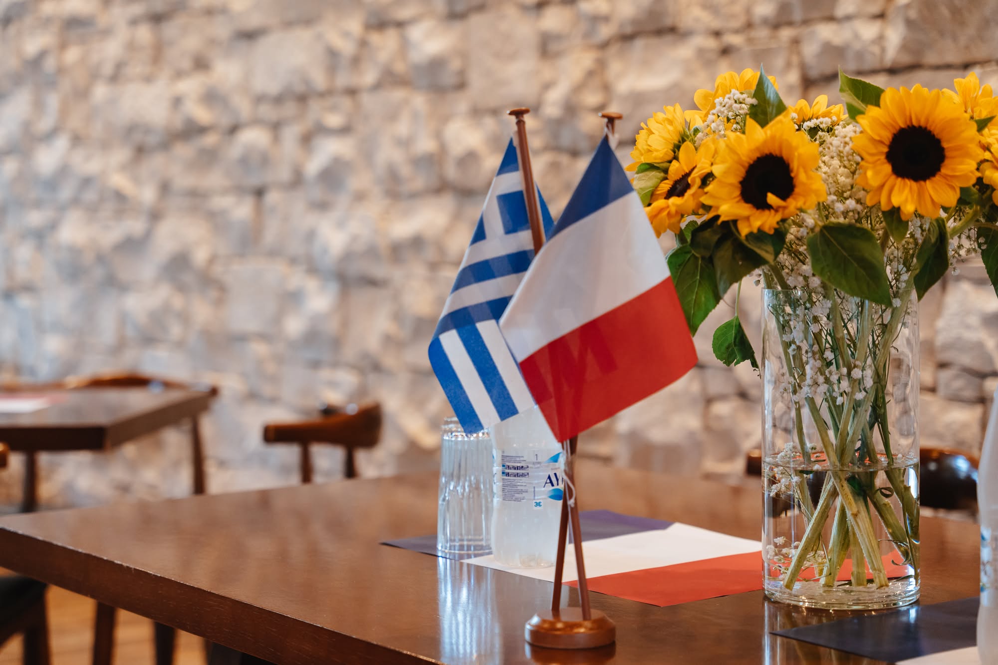 Η πρέσβης της Γαλλίας στην Ελλ΄άδα επισκέφτηκε τη Λάρισα και το αρχαίο θέατρο (ΦΩΤΟ)