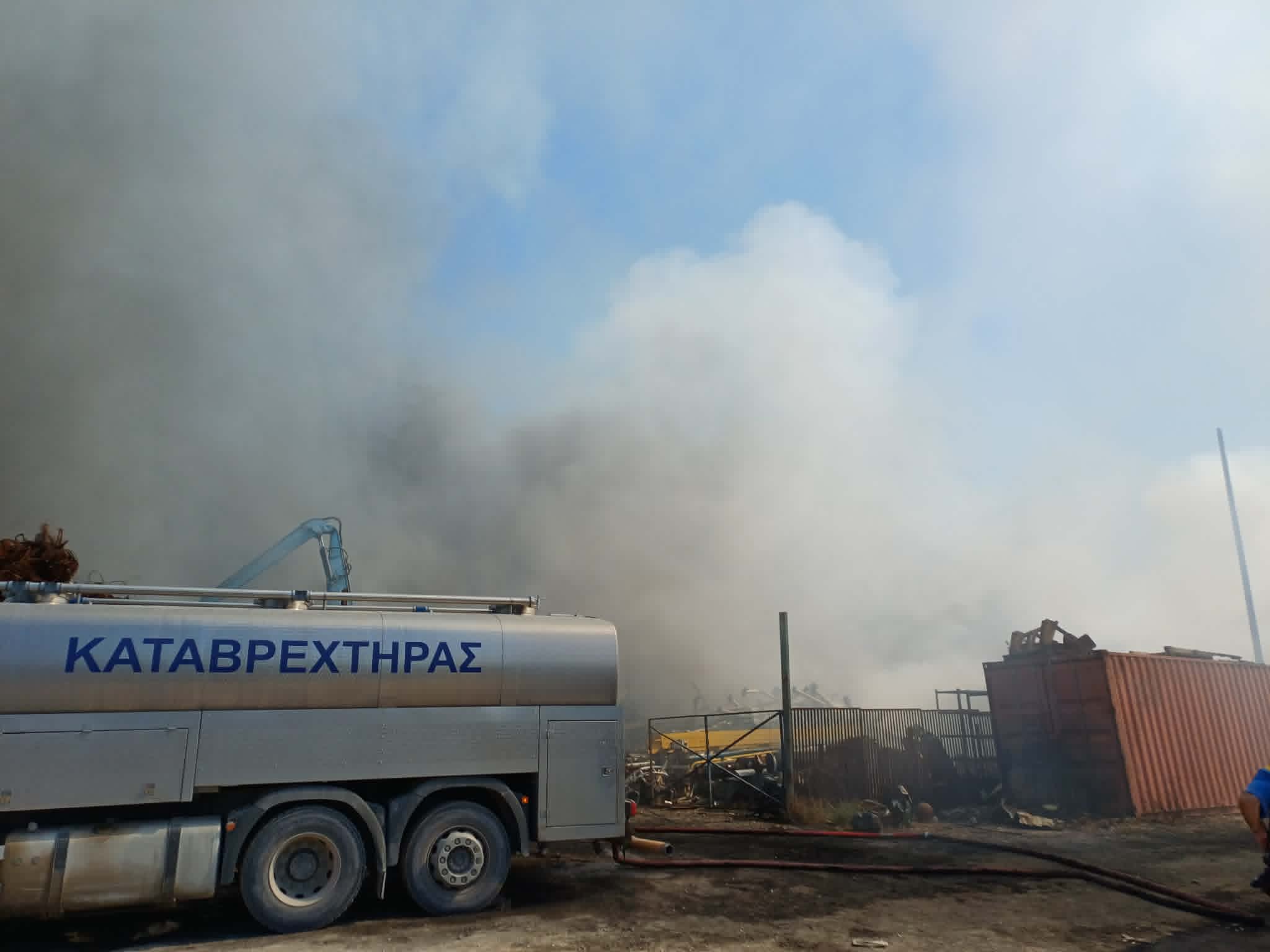 Σε συνήθη επίπεδα οι μετρήσεις ποιότητας του αέρα μετά την πυρκαγιά στο Ομορφοχώρι – Συνεχής παρακολούθηση από την Περιφέρεια