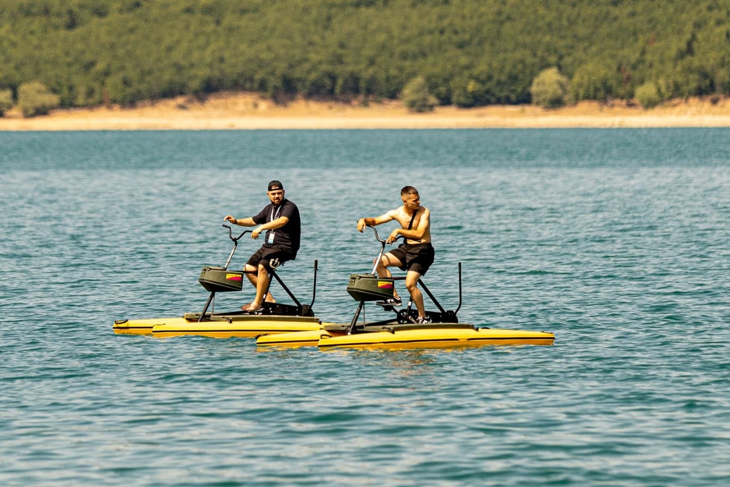 Χαλάρωση, διασκέδαση και βουτιές στη λίμνη Πλαστήρα από τους κατασκηνωτές του Plastiras Lake Festival (φωτο)
