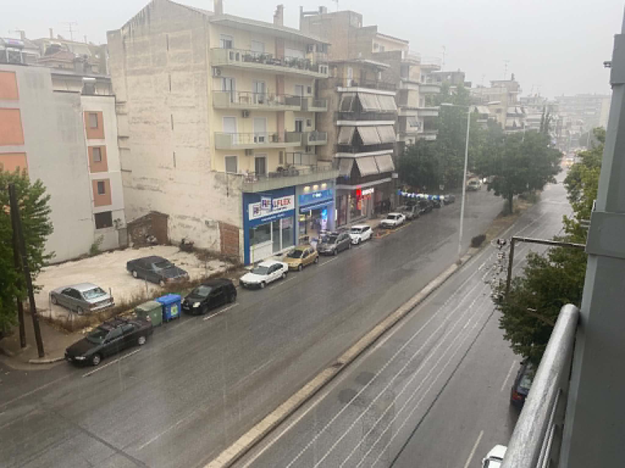 Μπουρίνι στη Λάρισα και ισχυρή χαλαζόπτωση σε Πλατανούλια, Δαμάσι λίγο πριν τη συγκομιδή- σε απόγνωση οι αγρότες