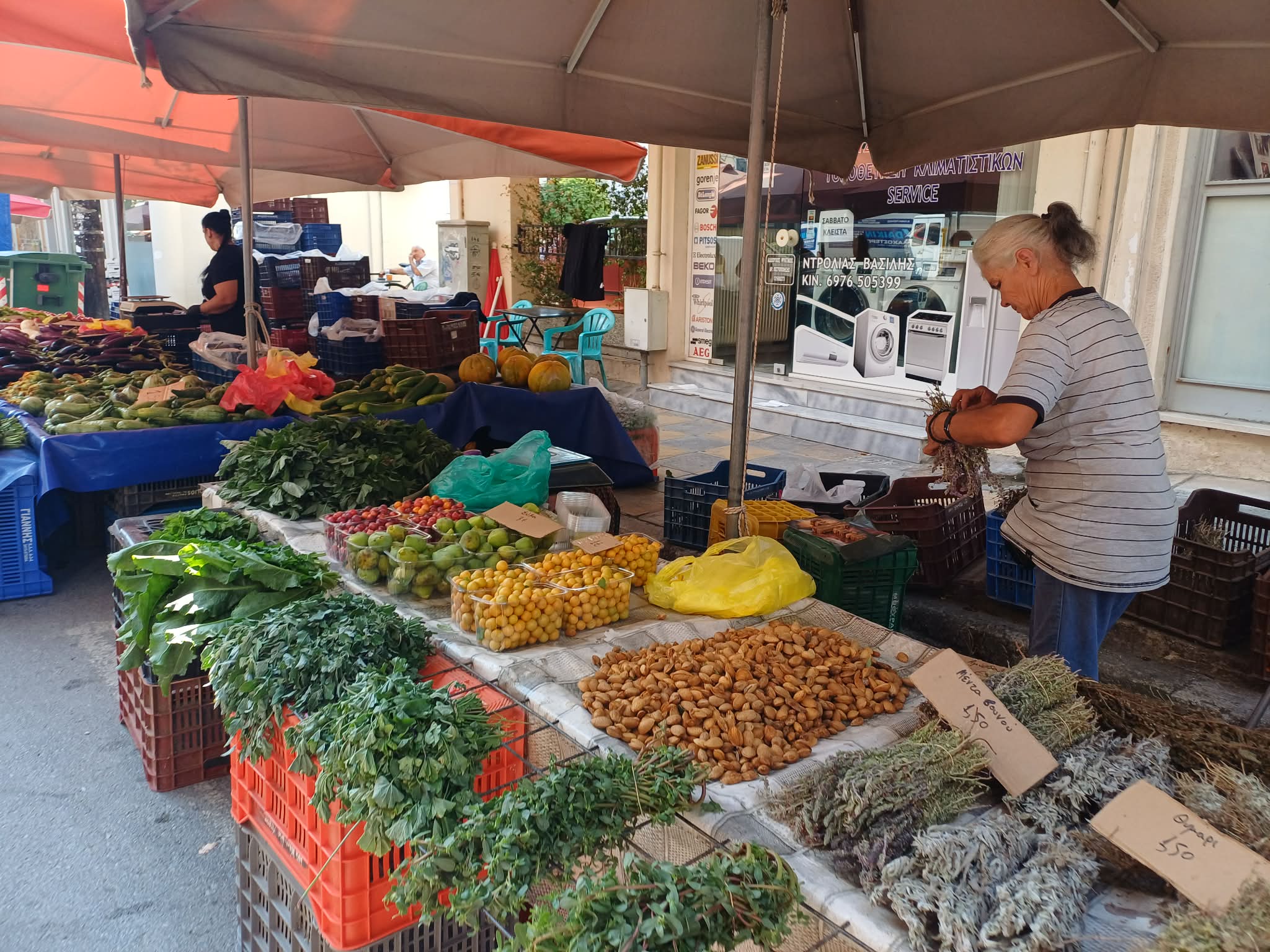 Υποτονική η κίνηση στις λαϊκές αγορές της Λάρισας (ΦΩΤΟ)