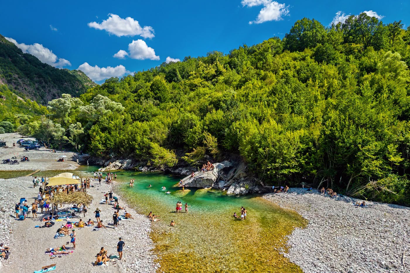 Δείτε εικόνες από το χθεσινό River Party στον Αχελώο («Ασπροπόταμο»), στην «παραλία» Μεσοχώρας Τρικάλων (ΦΩΤΟ)