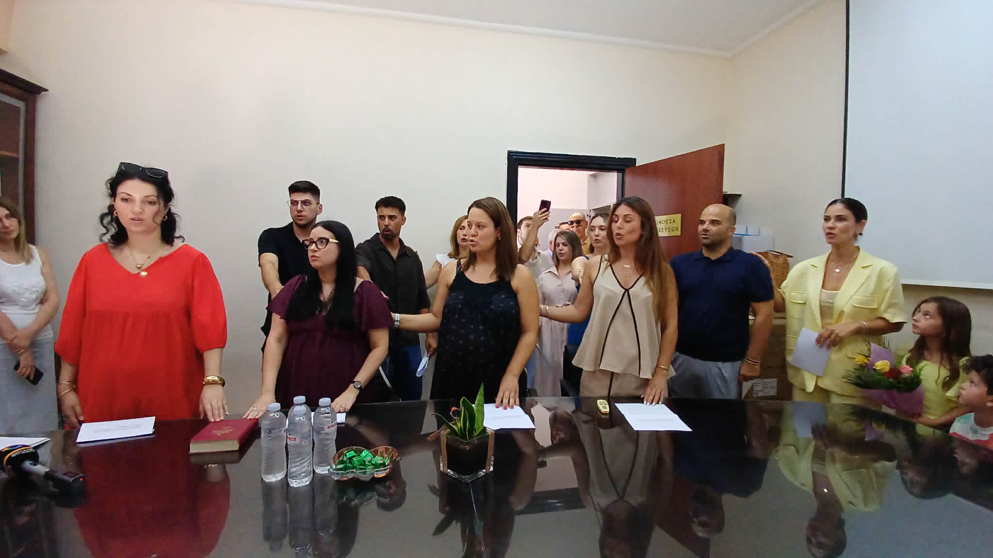 Ορκίστηκαν στα γραφεία της Δευτεροβάθμιας Λάρισας οι νεοδιόριστοι εκπαιδευτικοί (ΦΩΤΟ+video)