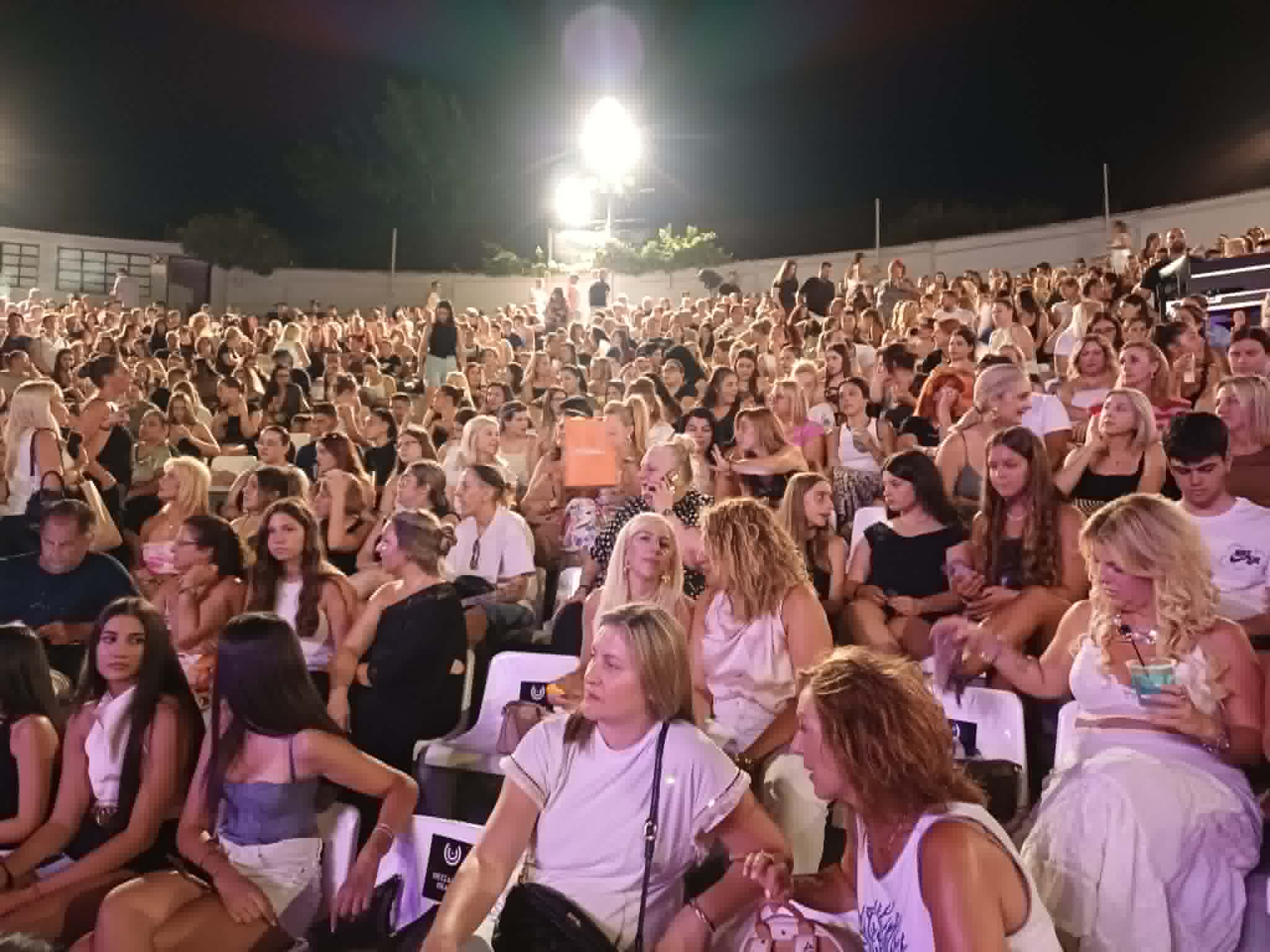 Βούλιαξε από κόσμο απόψε το κηποθεατρο Αλκαζαρ για την Κατερίνα Λιολιου (ΦΩΤΟ+video)