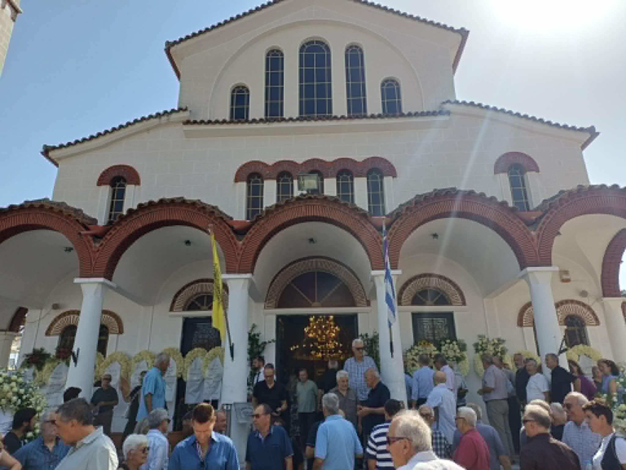 Με τιμές και συγκίνηση το τελευταίο «αντίο» σήμερα στον επί 16 χρόνια δήμαρχο Τυρνάβου Δημήτρη Κουγιώνη (ΦΩΤΟ)