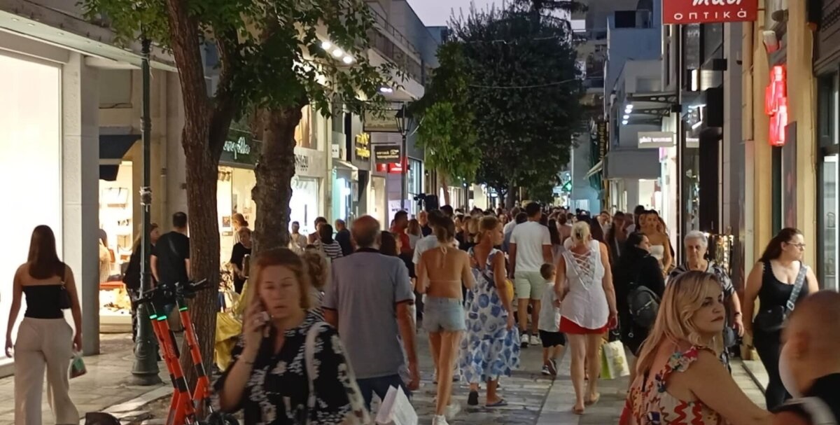 Πλημμύρισε κόσμο το κέντρο του Βόλου για τη Λευκή Νύχτα (ΦΩΤΟ)