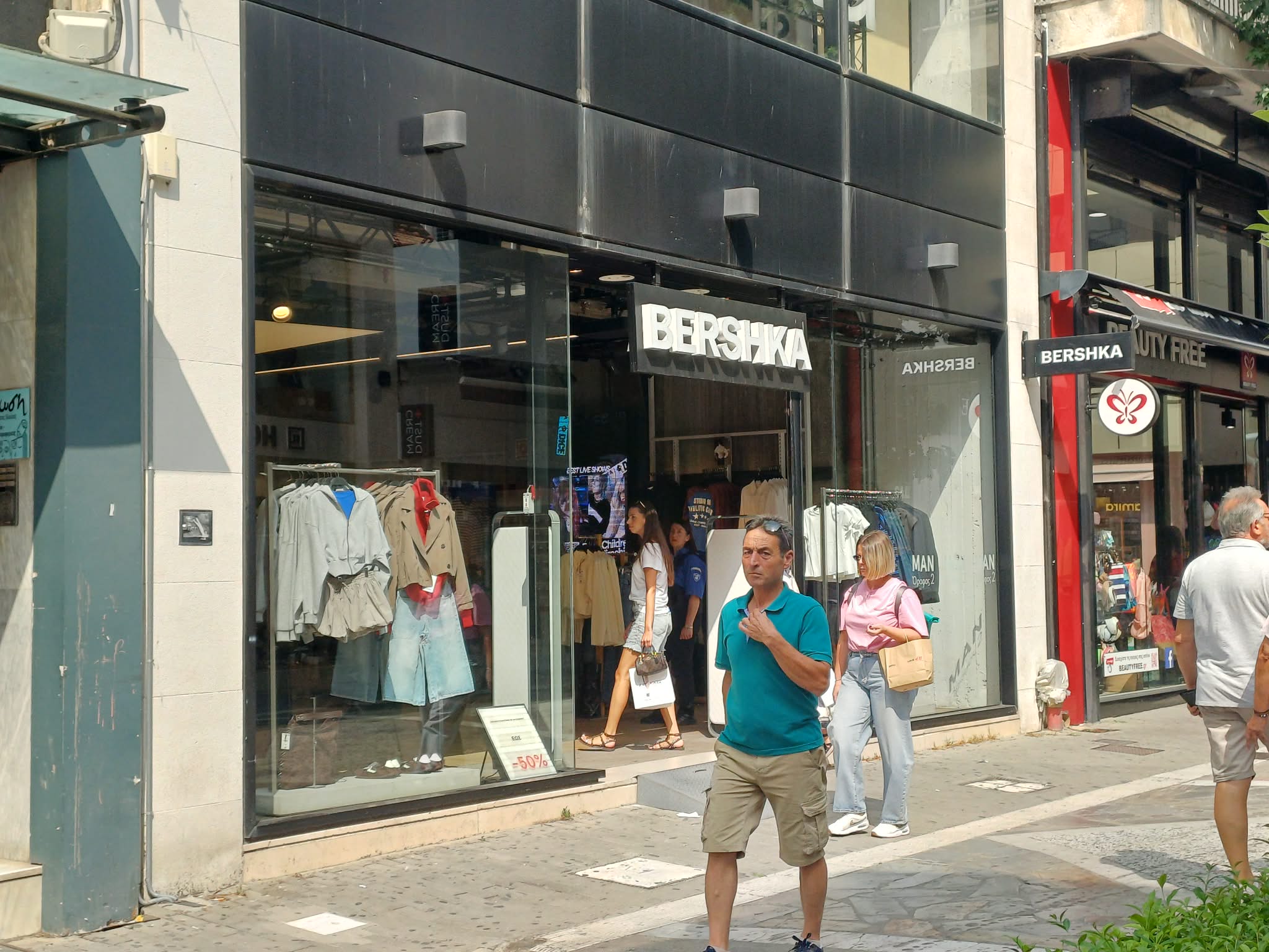 Επιστροφή στο κανονικό ωράριο για τα καταστήματα της Λάρισας - Τέλος τα κλειστά Σάββατα (ΦΩΤΟ)