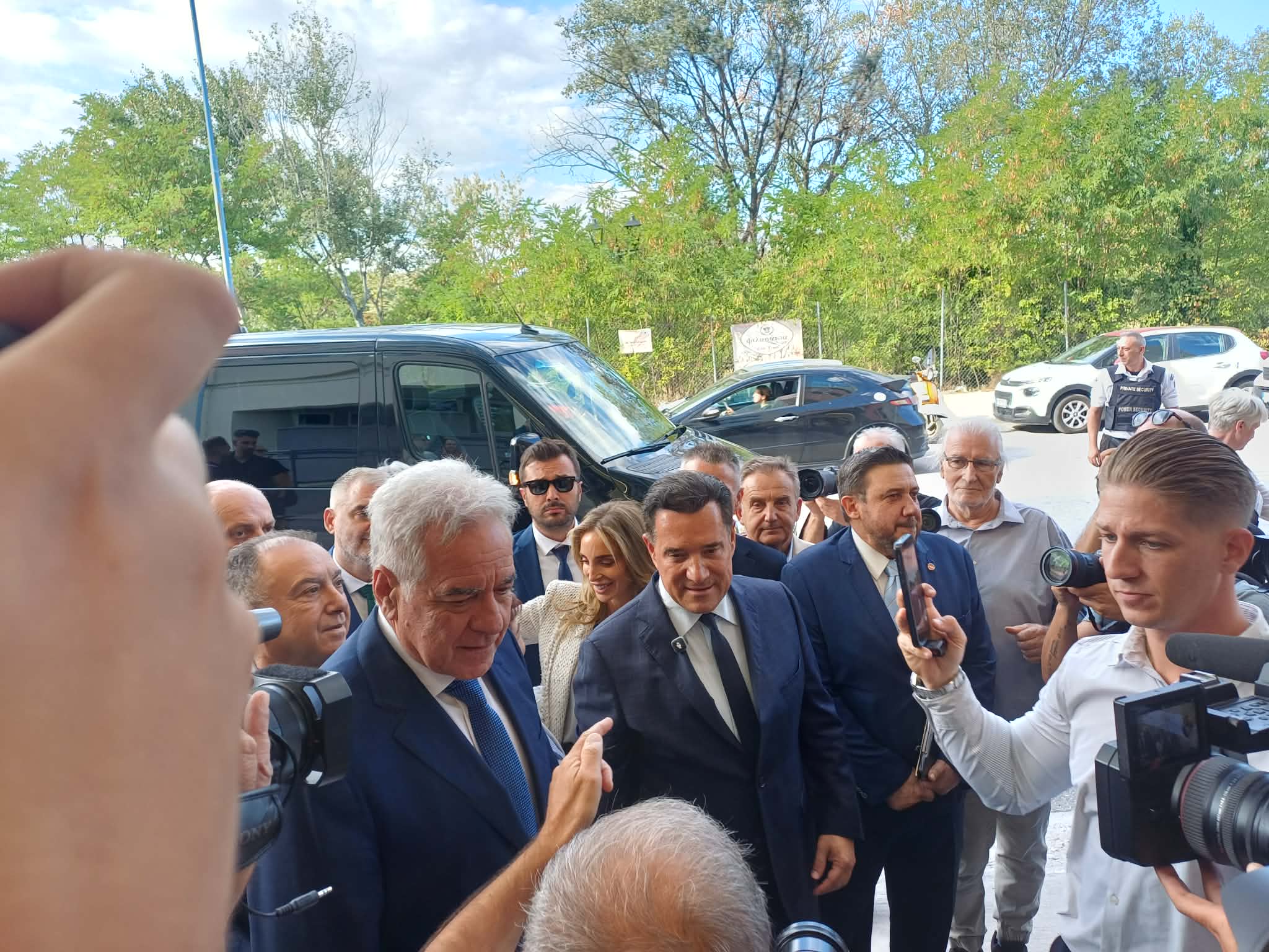 Εγκαινιάστηκε το νέο ΤΕΠ του ΓΝΛ παρουσία του  Άδωνι Γεωργιάδη- τι είπε για το ύψος και την πρόσβαση των ασθενοφόρων (ΦΩΤΟ +)