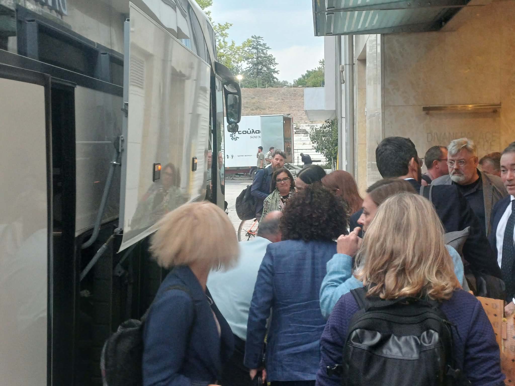 Στη Λάρισα η αντιπροσωπεία του Ευρωκοινοβουλίου – Συνάντηση με συγγενείς των θυμάτων των Τεμπών (ΦΩΤΟ)