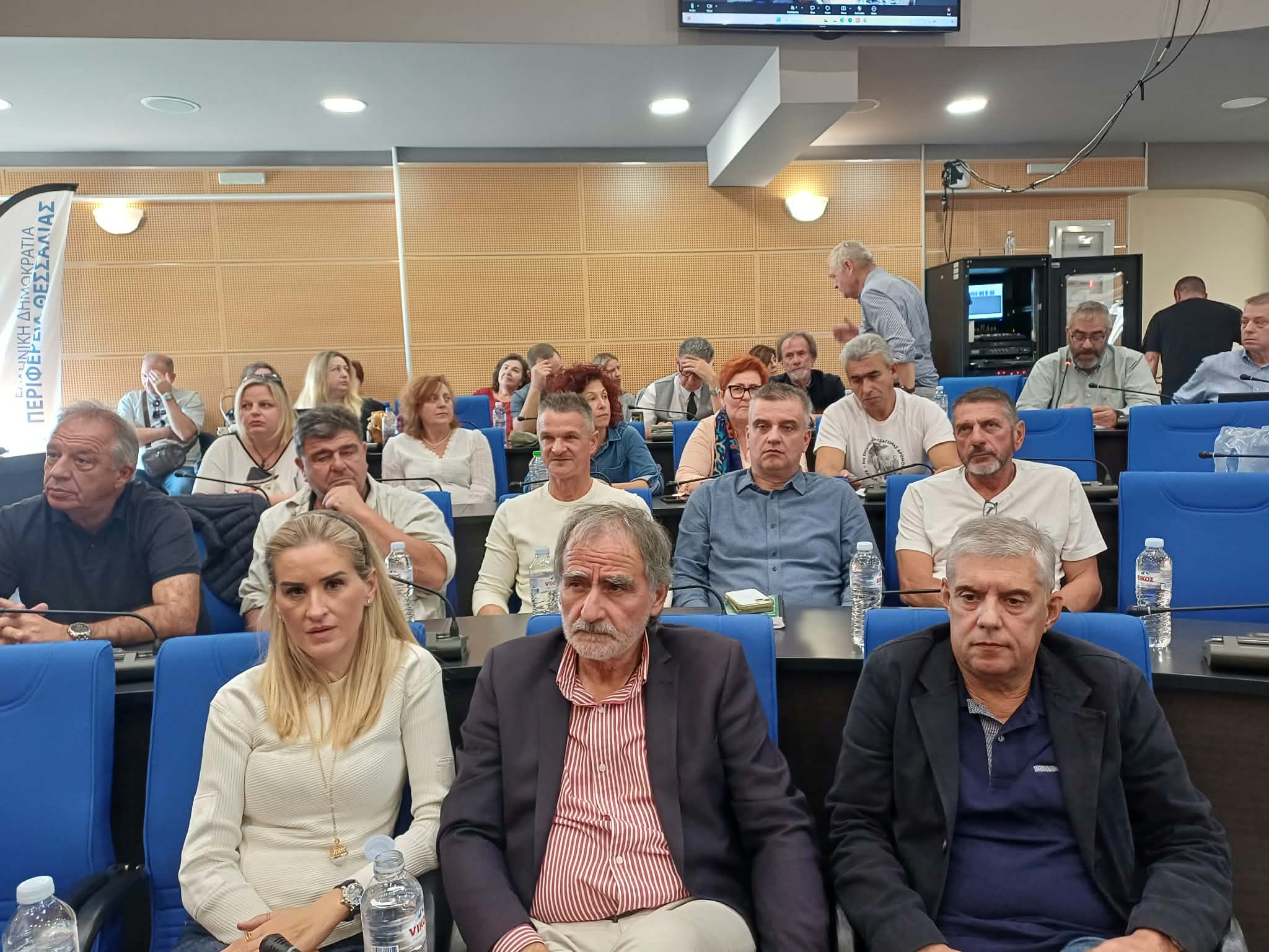 «Σε ομηρία» 57 εργαζόμενες στην καθαριότητα σε Τρίκαλα και Καρδίτσα – Παρέμβαση στο Περιφερειακό Συμβούλιο
