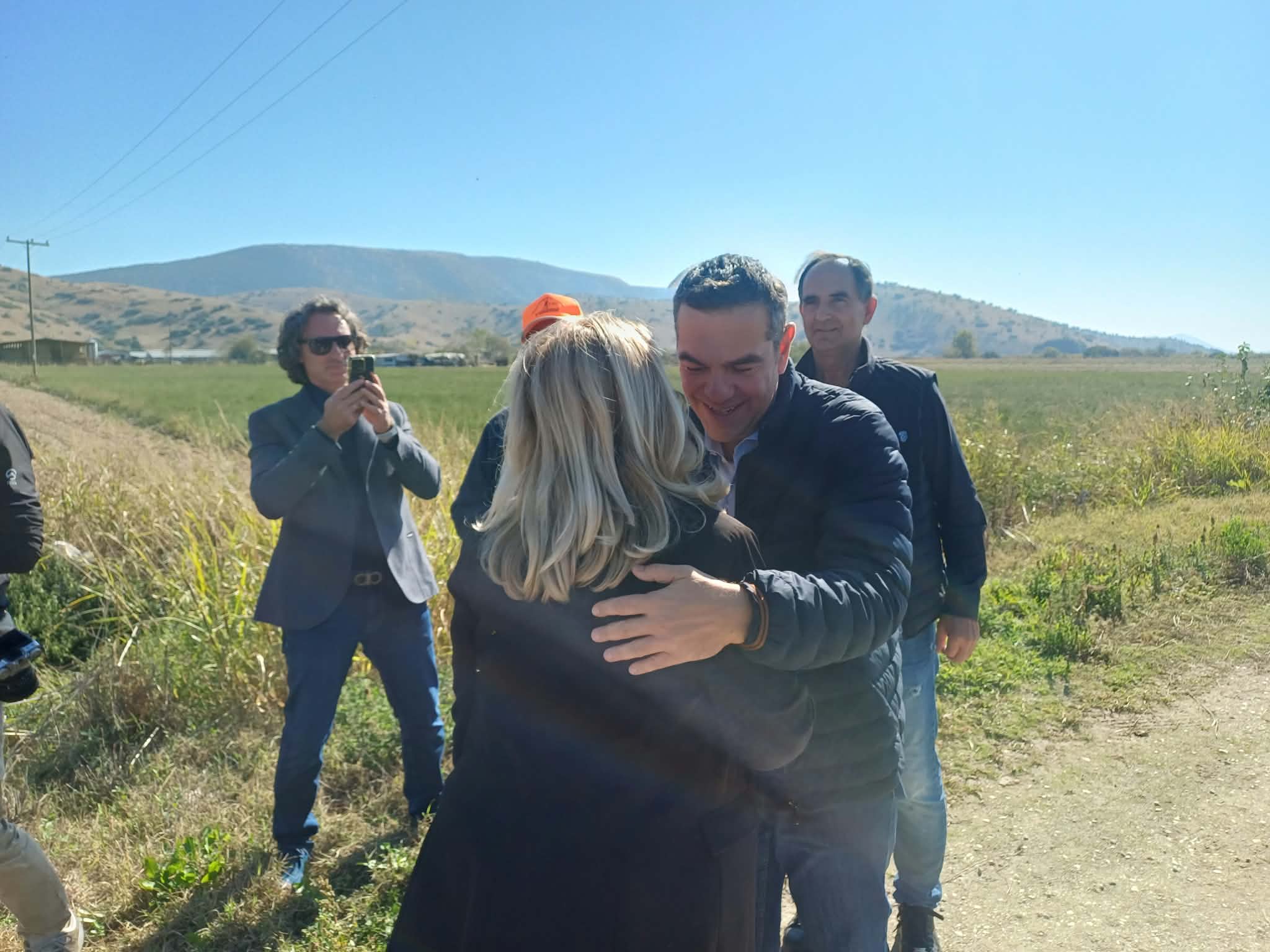 Τσίπρας στο Γριζάνο Τρικάλων: «Εμείς παίρνουμε ψήφους με τα σπόρια από τα ρόδια και η κυβέρνηση με επιδοτήσεις» (ΦΩΤΟ+ωιδεο)