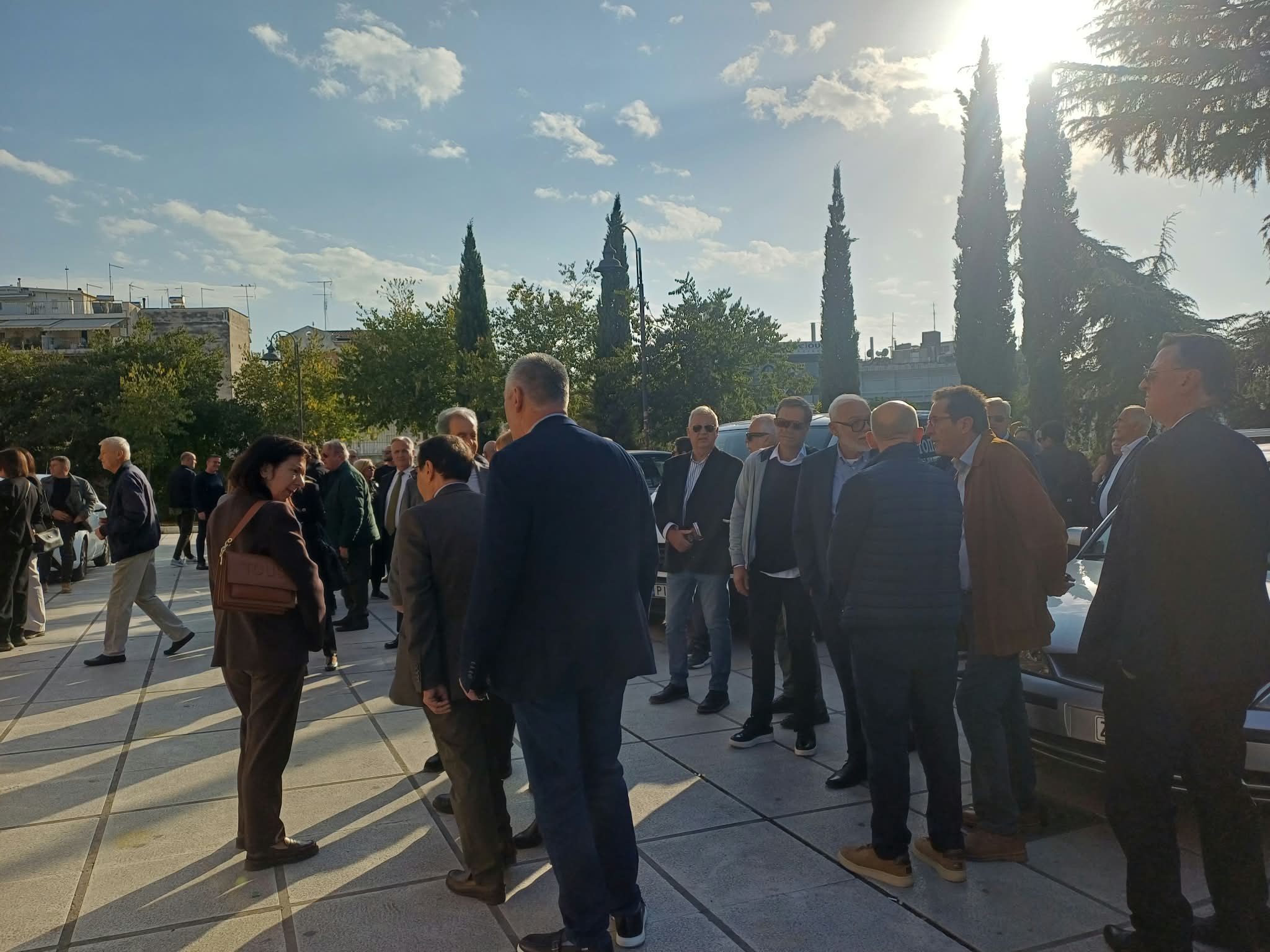 Σε κλίμα βαθιάς οδύνης το τελευταίο αντίο στον Δημήτρη Καραμπάτσα στη Λάρισα (ΦΩΤΟ)