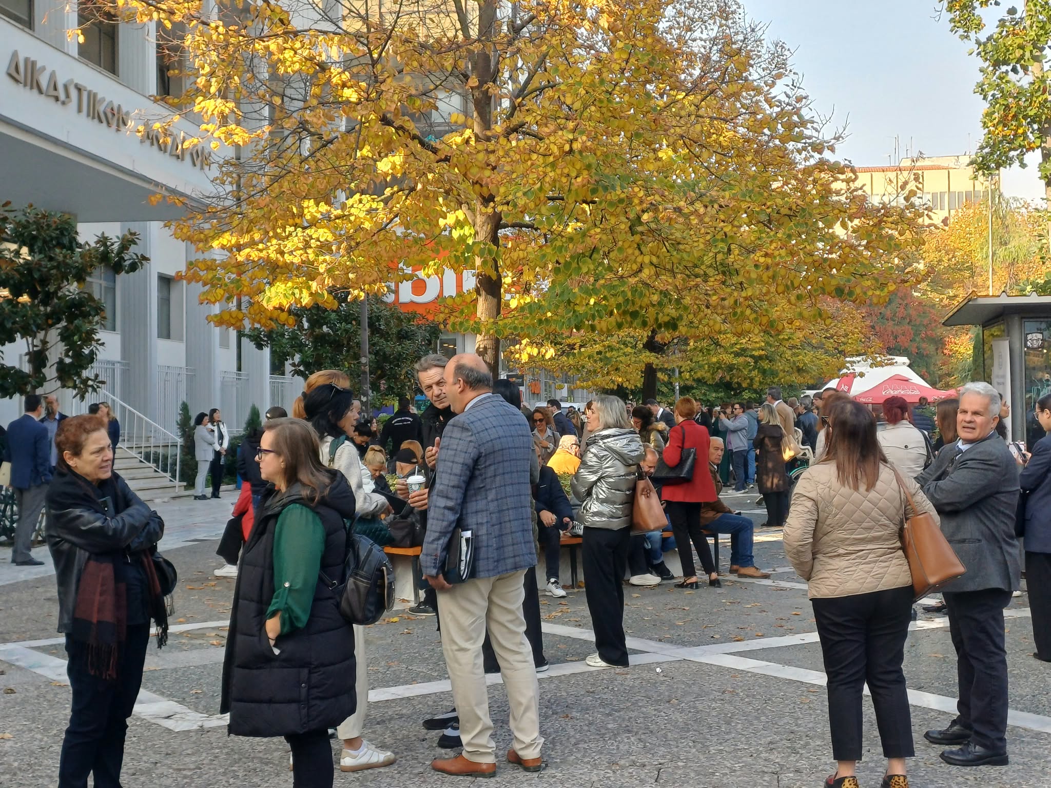 Συναγερμός στα Δικαστήρια Λάρισας για βόμβα – Φάρσα το τηλεφώνημα (ΦΩΤΟ)