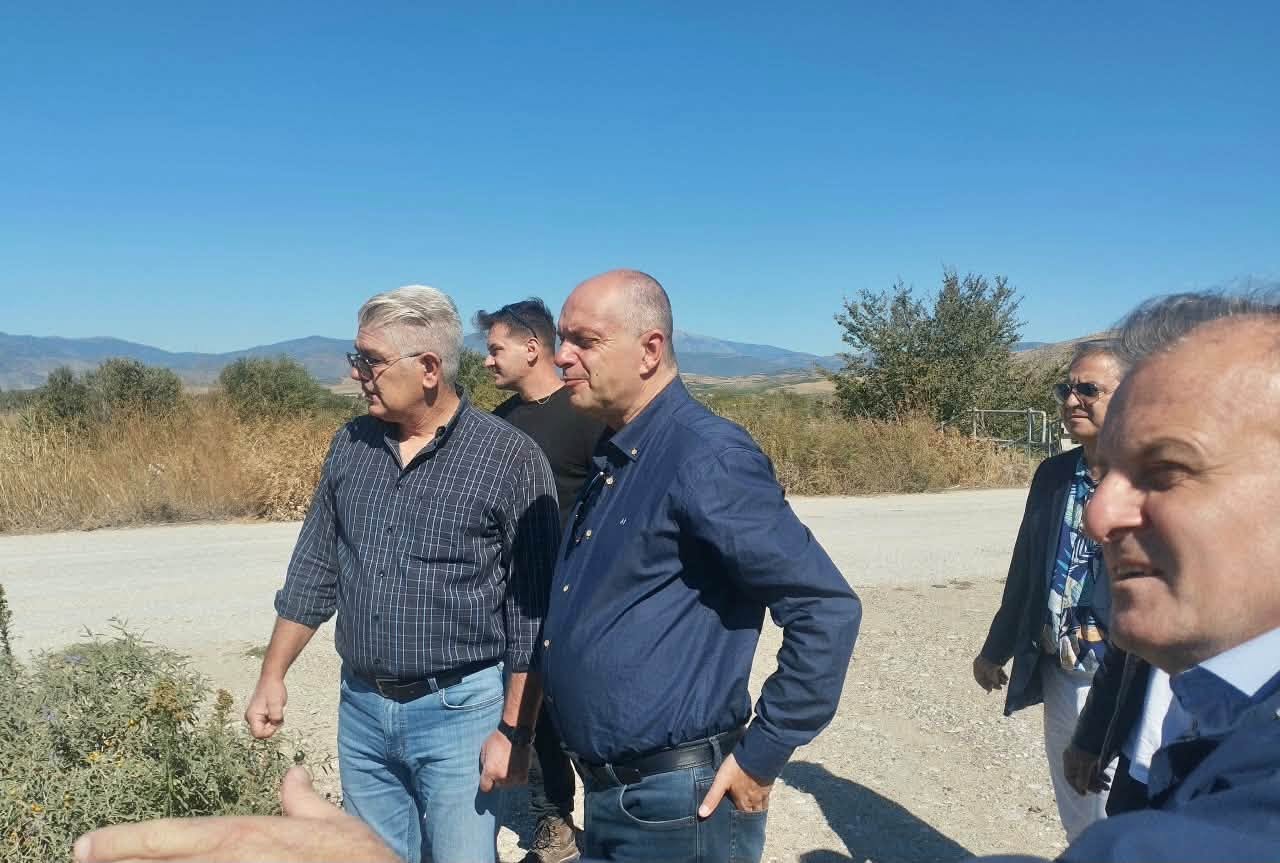 Φαλάνη: Ζητούν ταπείνωση του δρόμου δίπλα στο φράγμα της Γυρτώνης για να αποφύγουν πλημμύρες (ΦΩΤΟ)