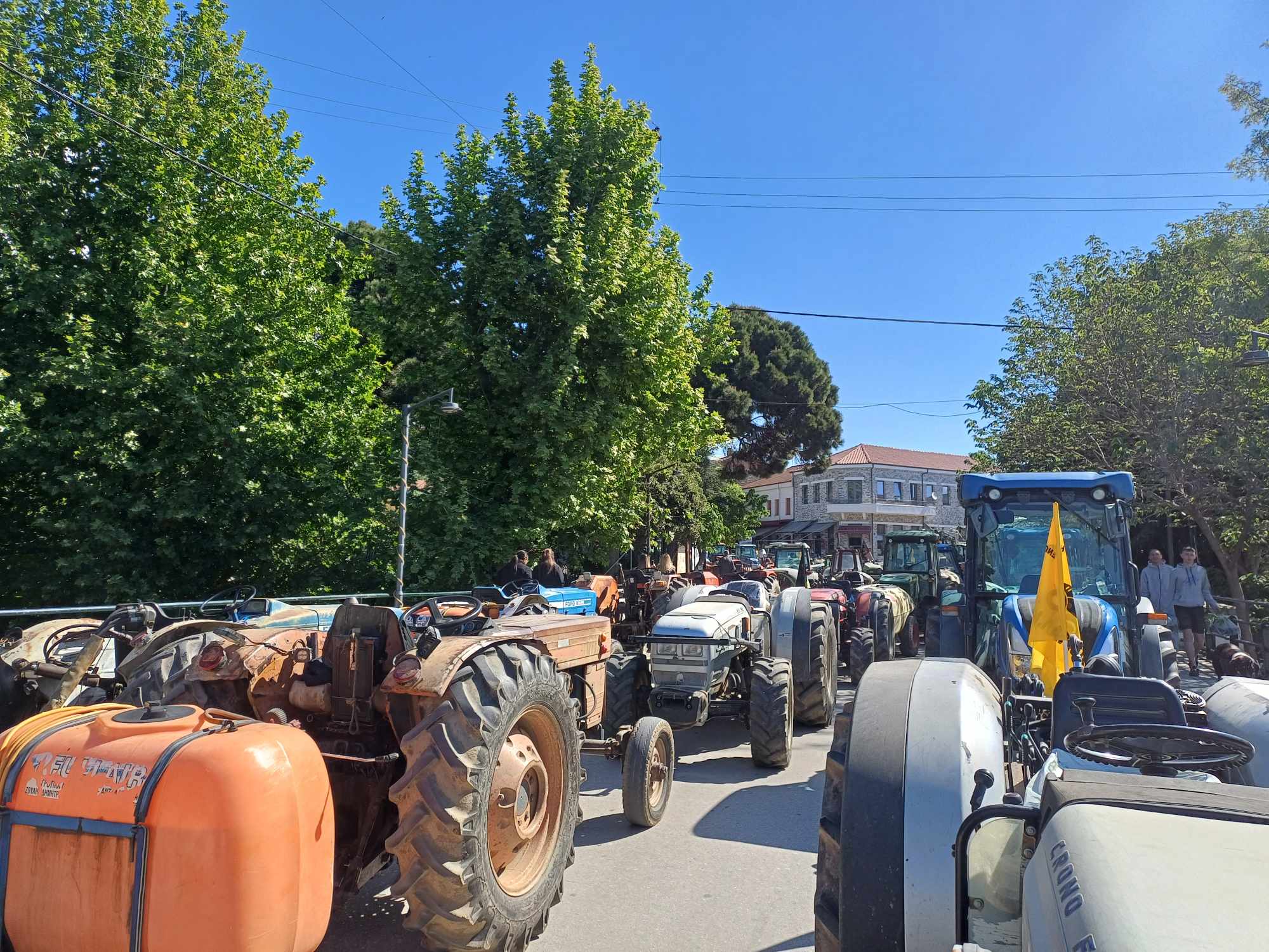 Οργή στην Αγιά για τις αποζημιώσεις και...ογκώδες συλαλητήριο από αγρότες Αγιάς και Τεμπών(ΦΩΤΟ)