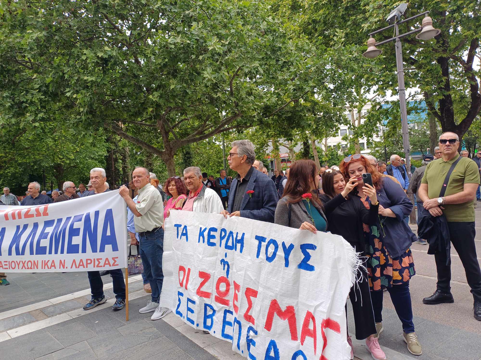 Εργατική πρωτομαγιά: Μαζική απεργιακή συγκέντρωση στη Λάρισα (ΦΩΤΟ+video)