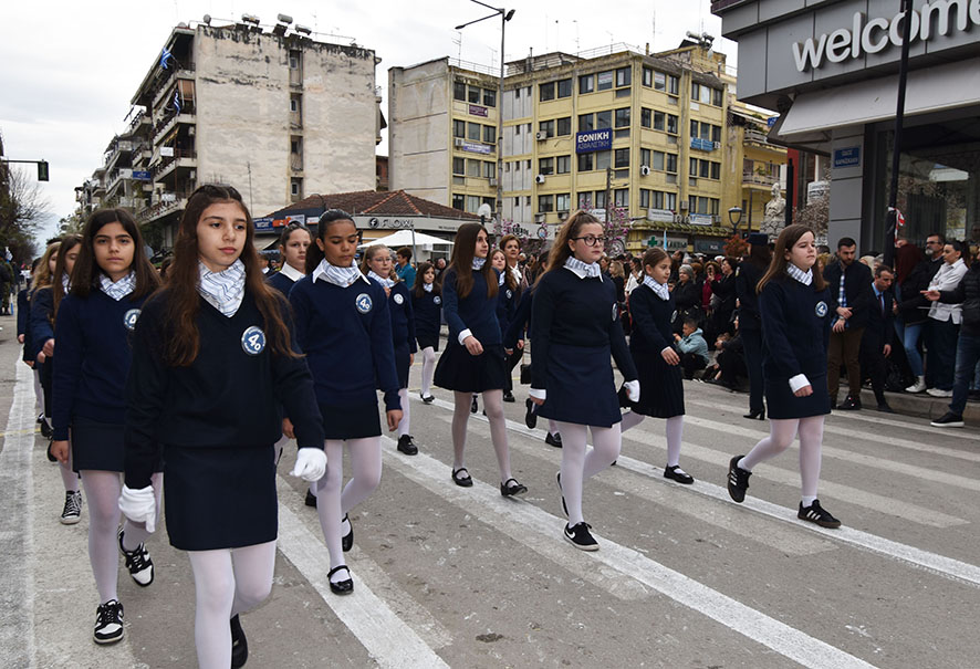 Με λαμπρότητα η παρέλαση στην Καρδίτσα (φωτό+βίντεο)