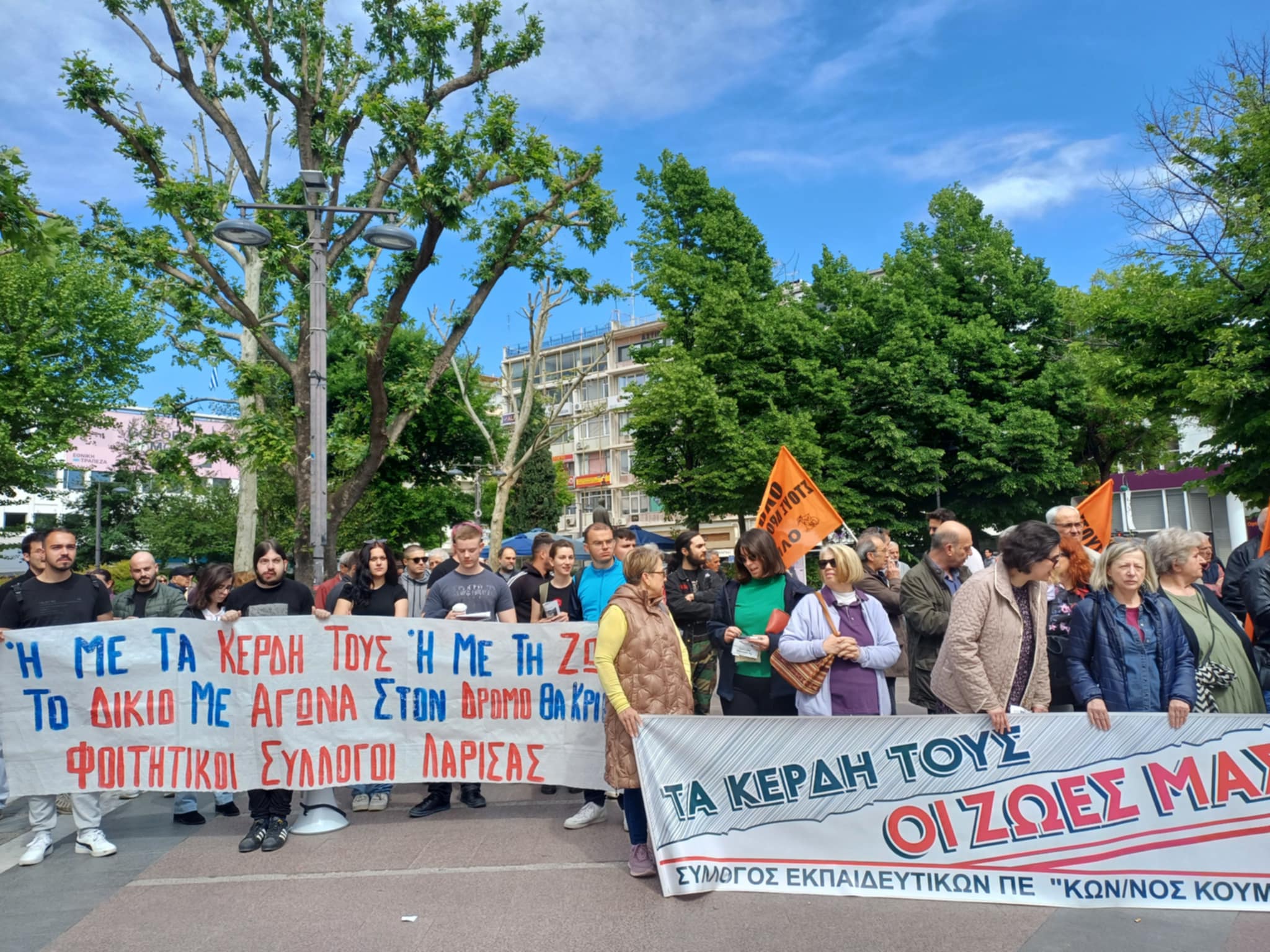 ” Η Πρωτομαγιά δεν είναι αργία, είναι απεργία” -μεγαλη απεργιακή συγκέντρωση στην κεντρική πλατεία της Λάρισας (ΦΩΤΟ+video)