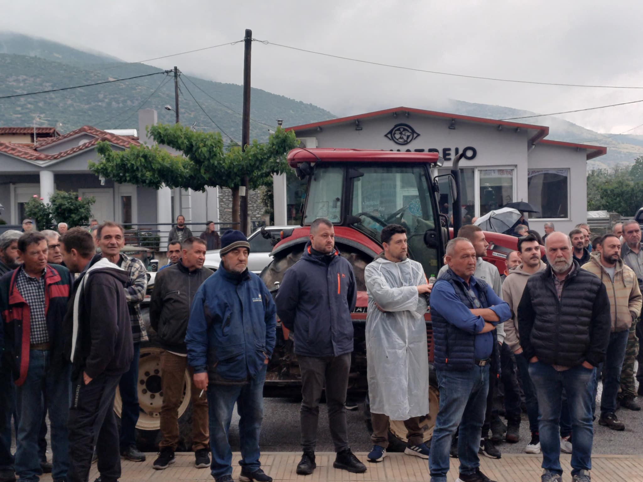 Αμυγδαλοπαραγωγοί καλούν το υπουργείο «να δώσει άμεσα λύσεις στην αδικία, τον διαχωρισμό και τους αγρότες δύο ταχυτήτων».