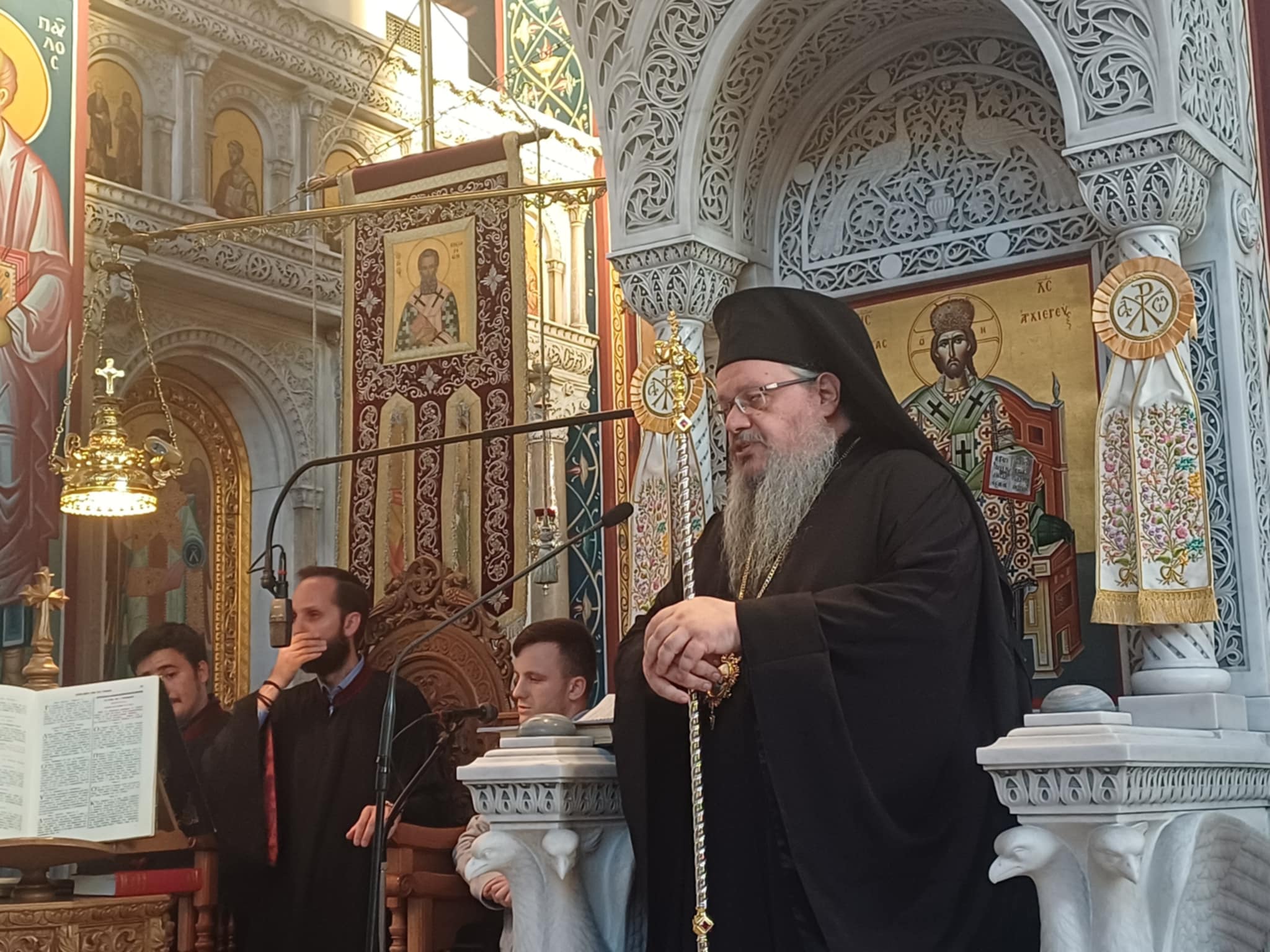 Δεκάδες υποψήφιοι στον Άγιο Αχίλλιο παρακολούθησαν την Παράκληση για  επιτυχία  στις Πανελλαδικές (ΦΩΤΟ+video)