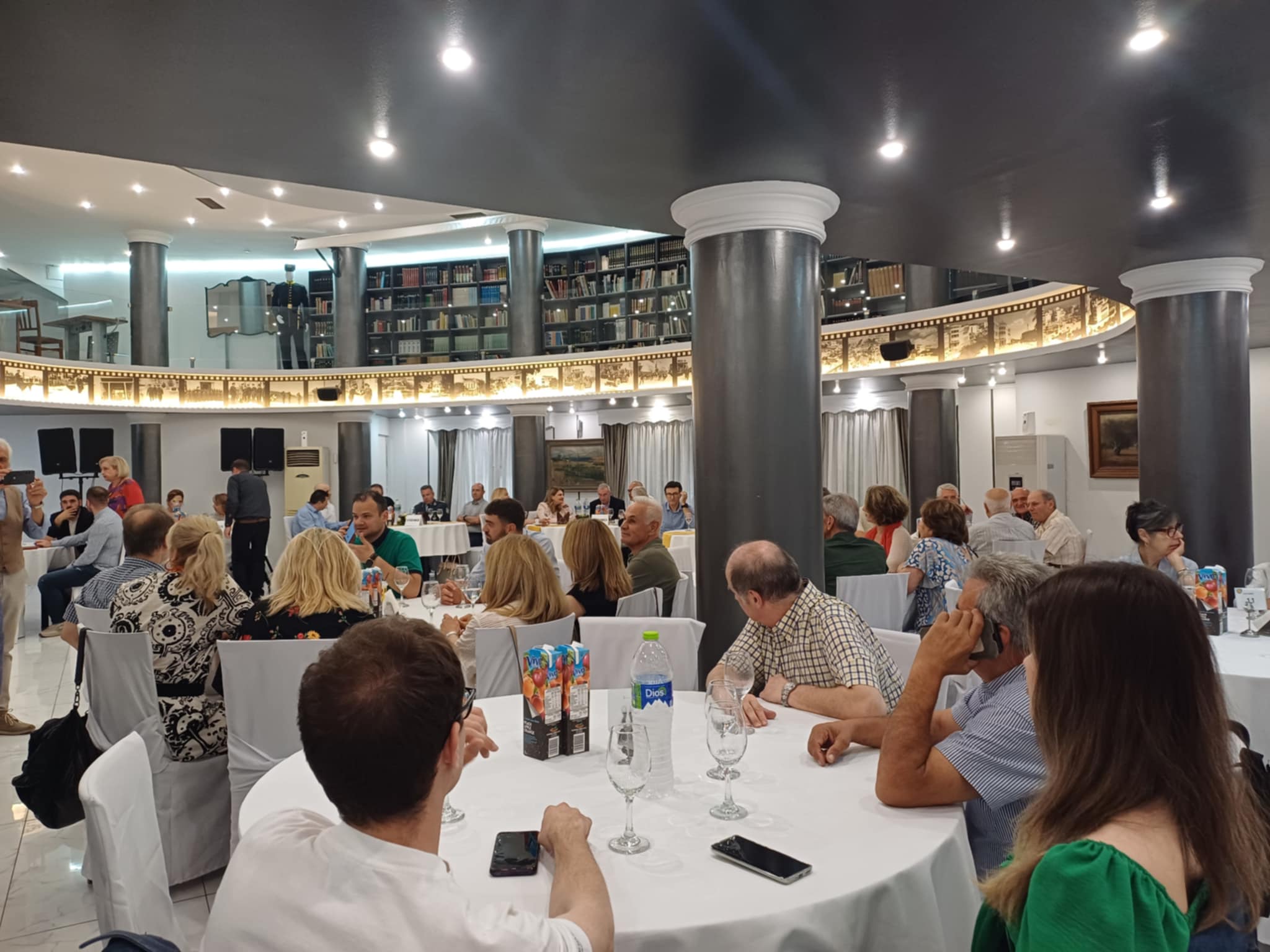 Φίλης από Λάρισα: Κύμα Ιρανών προσφύγων στην Ελλάδα, πλήγματα σε αμαρικανικές βάσεις στη χώρα και αύξηση τιμών πετρελαίου (