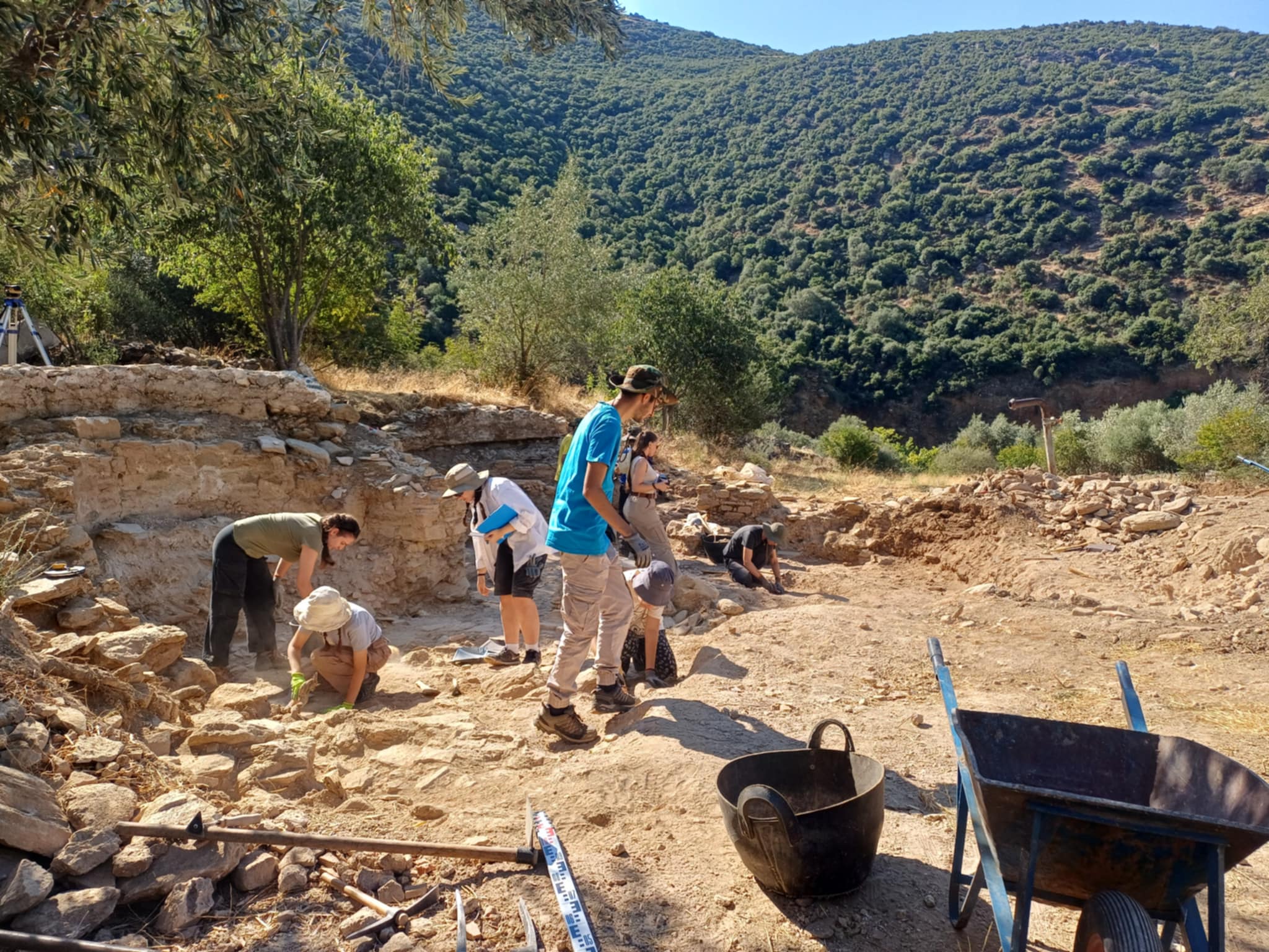 Ανασκαφική έρευνα στη Μαρμαρίνη Αγιάς: στο φως ο βυζαντινός ναός του Αγίου Δημητρίου (ΦΩΤΟ)