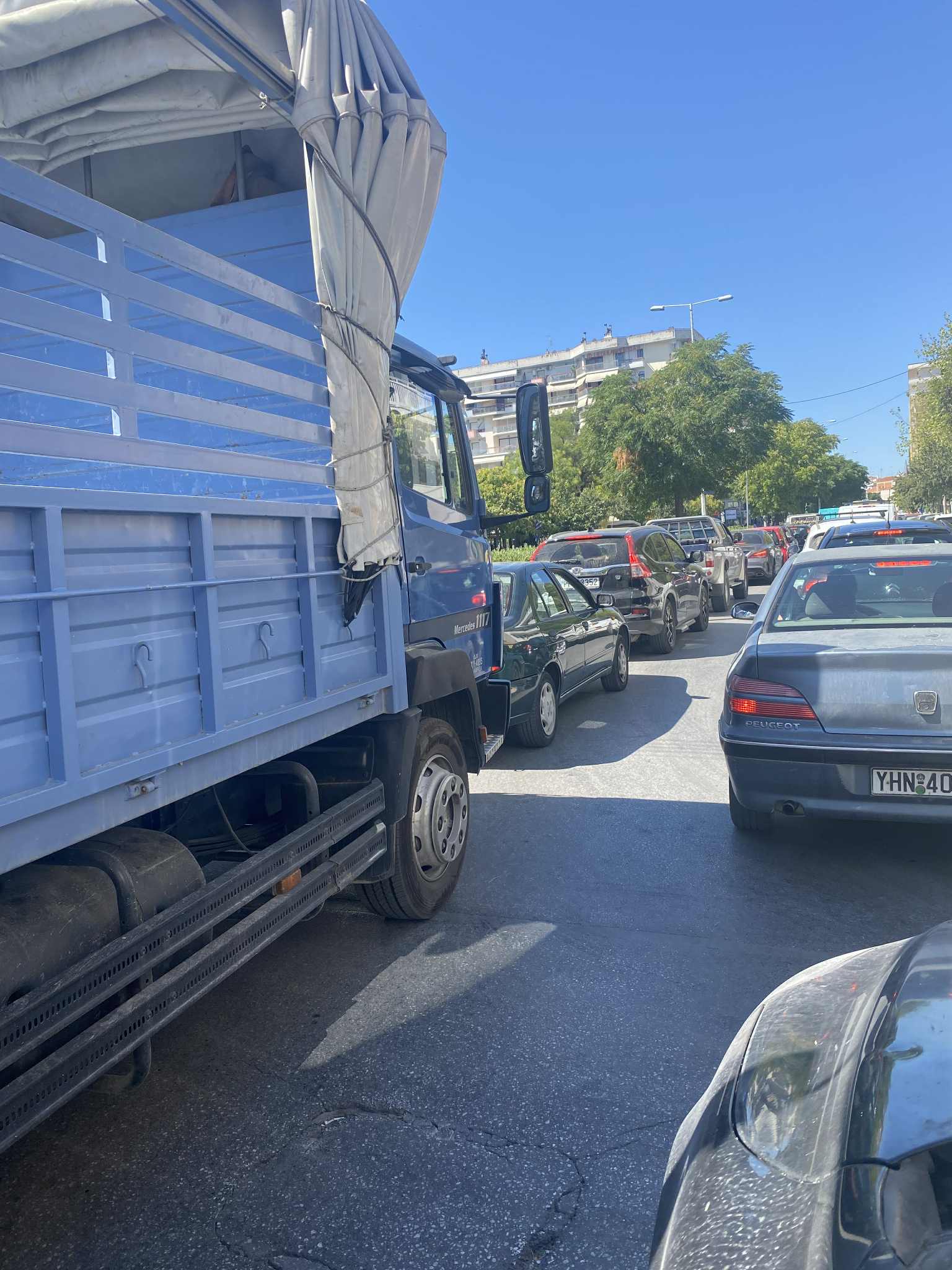 Απίστευτη ταλαιπωρία στην Ηρώων Πολυτεχνείου- τεράστιες ουρές και μποτιλιάρισμα λόγω έργων (ΦΩΤΟ)