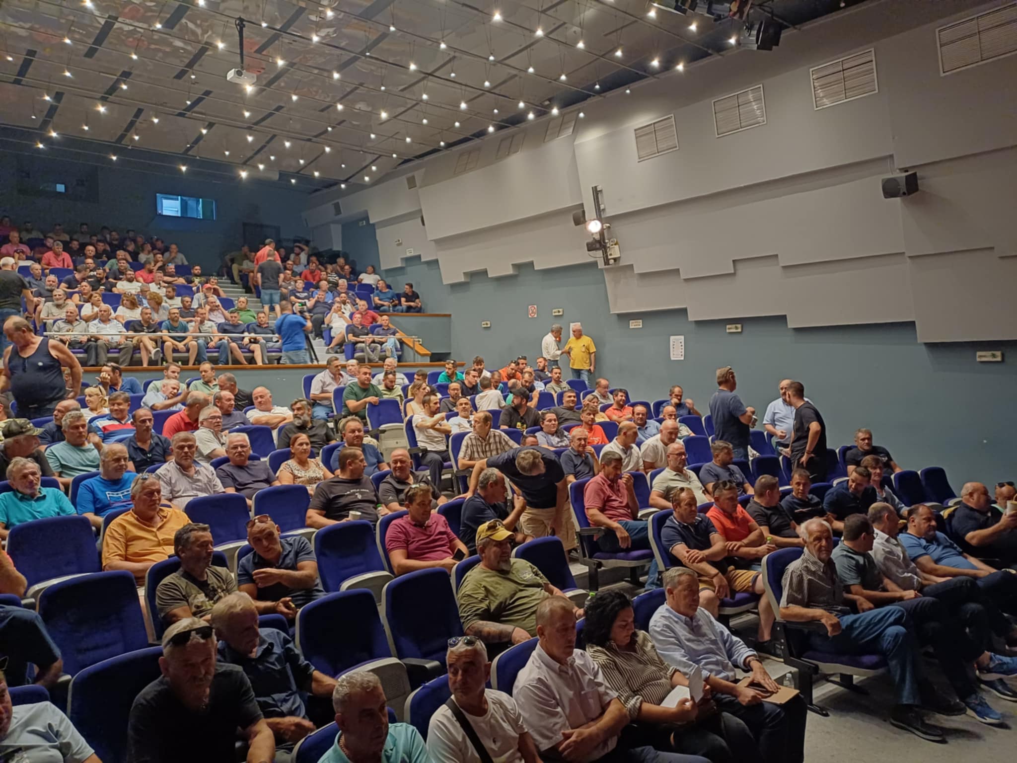 Αγωνιούν για το μέλλον τους οι κτηνοτρόφοι λόγω ευλογιάς-σύσκεψη σήμερα στον Τύρναβο (ΦΩΤΟ+video)