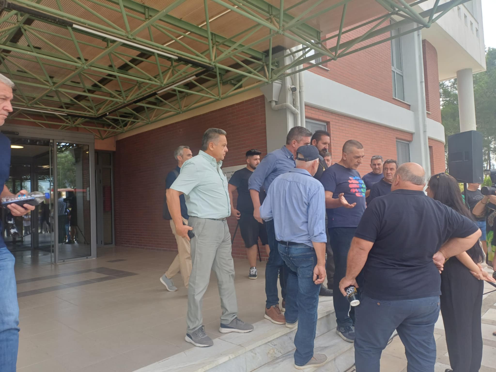 Πανελλαδική διαμαρτυρία κτηνοτρόφων στην περιφέρεια -ζητούν άμεσα αποζημιώσεις και εμβόλιο για την  ευλογιά (ΦΩΤΟ+video)