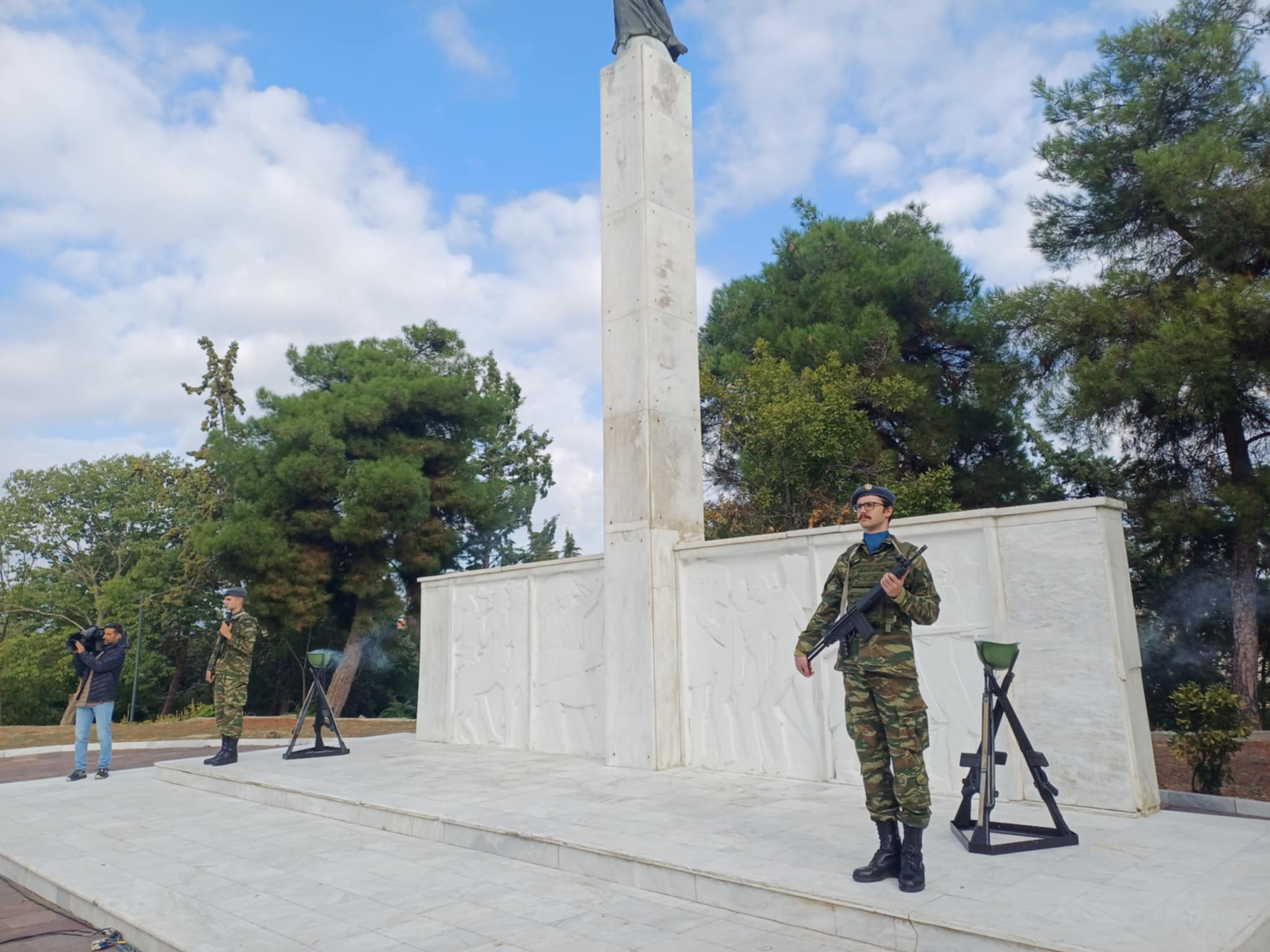 «Ημέρα Μνήμης των Εθνικών μας Ευεργετών»-εκδήλωση στη Λάρισα στο Ηρώο (ΦΩΤΟ+video)