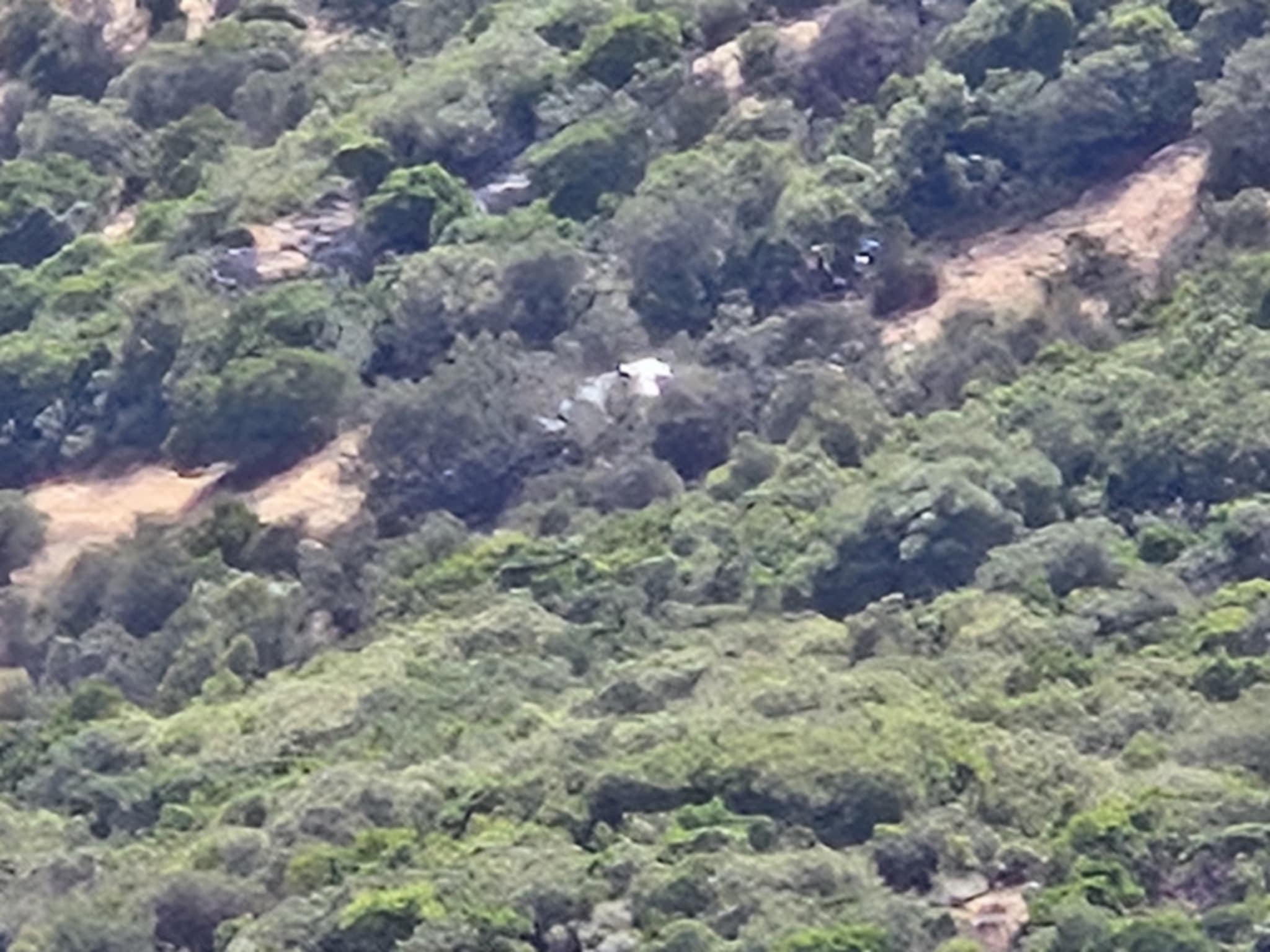 Λάρισα: Μεγάλη επιχείρηση της ΕΜΑΚ για εγκλωβισμένο άντρα σε σπηλιά – Φέρεται να έψαχνε λίρες -δείτε εικόνες