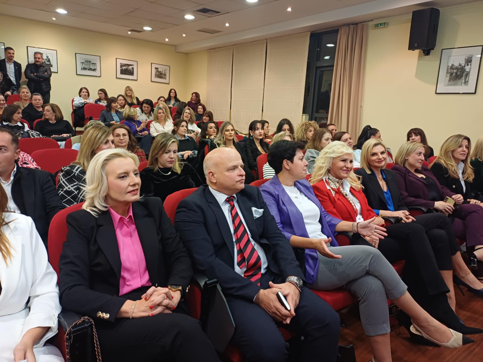 Μεγάλη συμμετοχή στην εκδήλωση του Επιμμελητηρίου Λάρισας για τη γυναικεία επιχειρηματικότητα (ΦΩΤΟ)