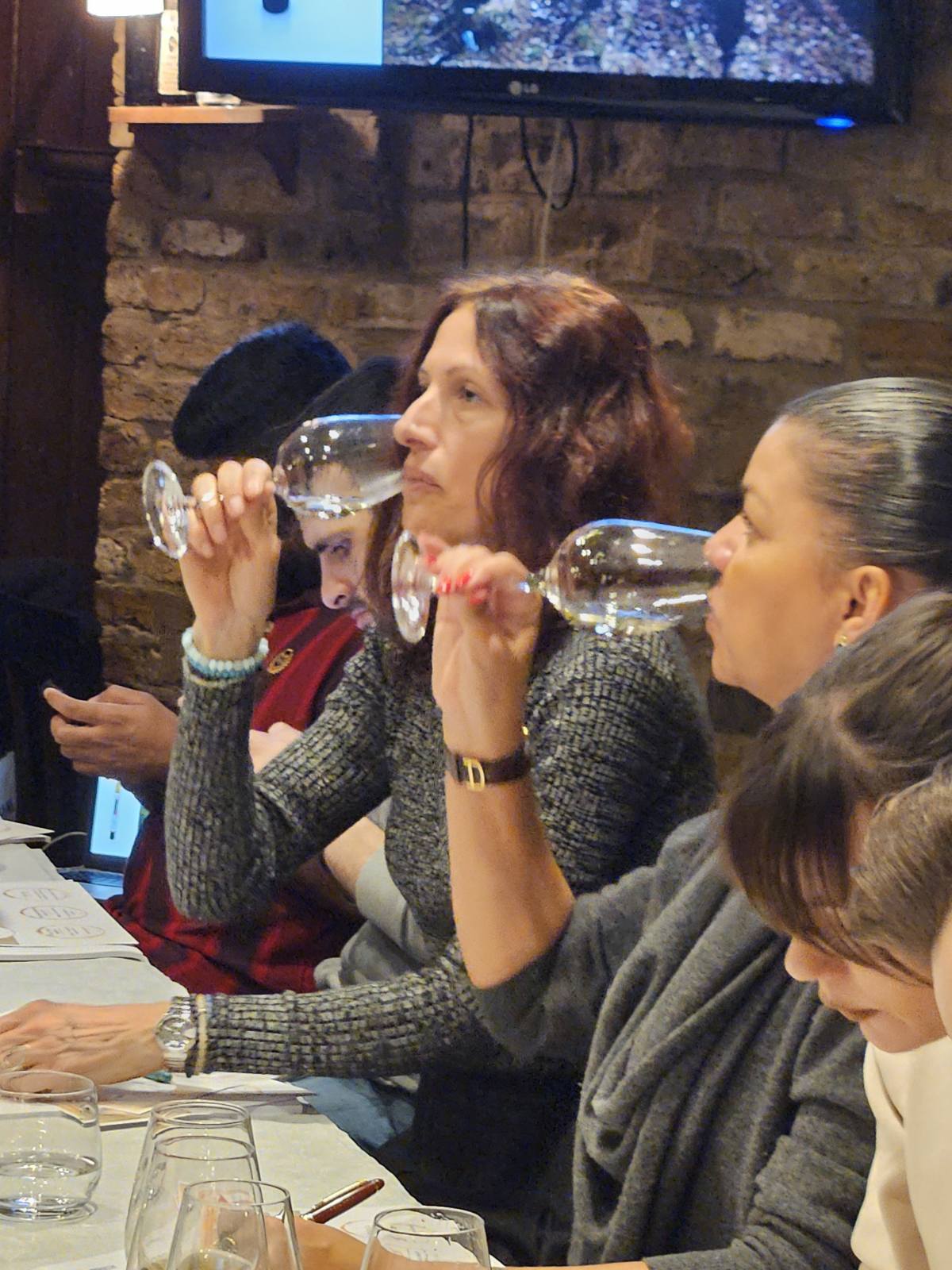 Στο Λονδίνο βρέθηκαν τα κρασιά της Θεσσαλίας... (ΦΩΤΟ)