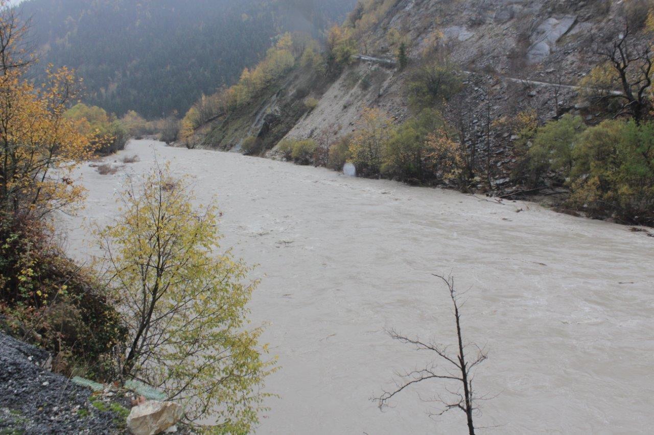 Κατολισθητικά φαινόμενα στην περιοχή Γαρδικίου και Αθαμανίας  δημιούργησαν προβλήματα στο οδικό άξονα (ΦΩTO)    