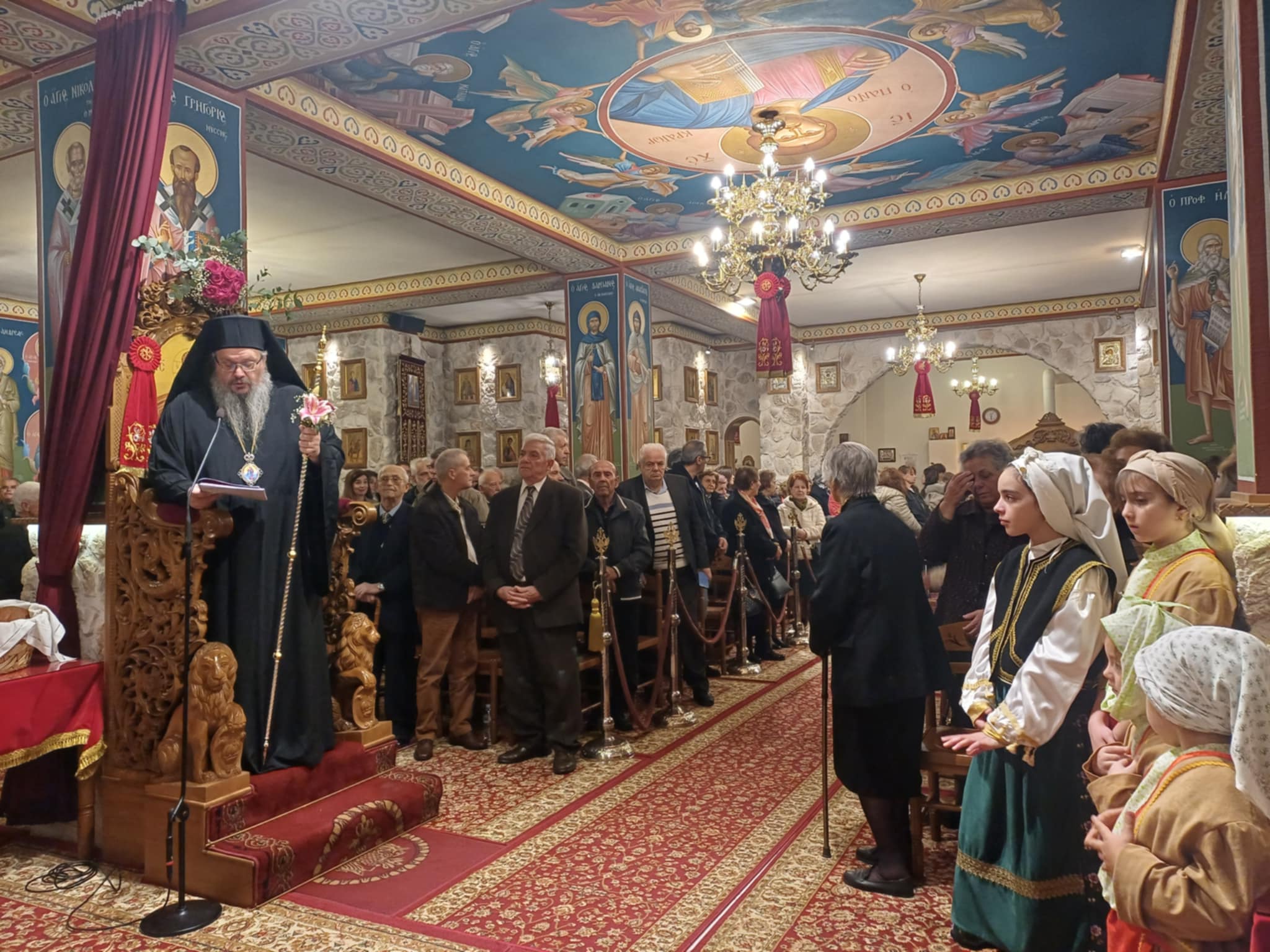 Πλήθος πιστών στο Μητροπολιτικό Παρεκκλήσιο της Αγίας Αικατερίνης, στην περιοχή του Αλκαζάρ (ΦΩΤΟ)