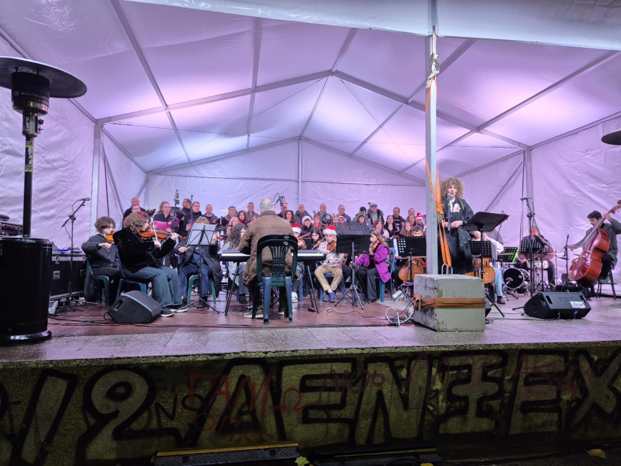 Με drone show και χριστουγεννιάτικες μελωδίες γιόρτασε η Λάρισα την παραμονή Χριστουγέννων (ΦΩΤΟ+βίντεο)