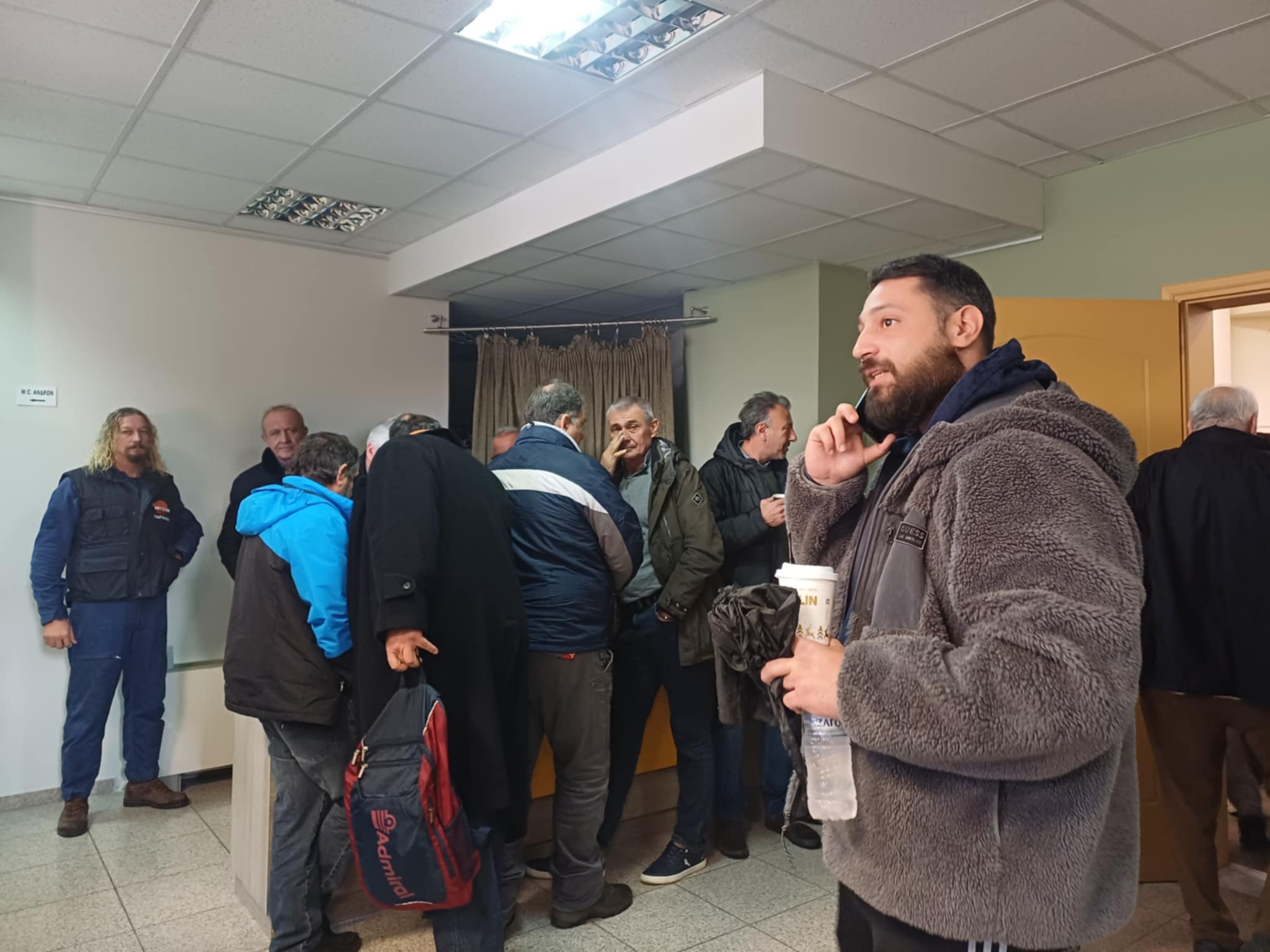 Όλα -έτοιμα για τη σύσκεψη τςη πανελλαδικής - δεκάδες αγρότες από 50 μπλόκα στη Νίκαια (ΦΩΤΟ)