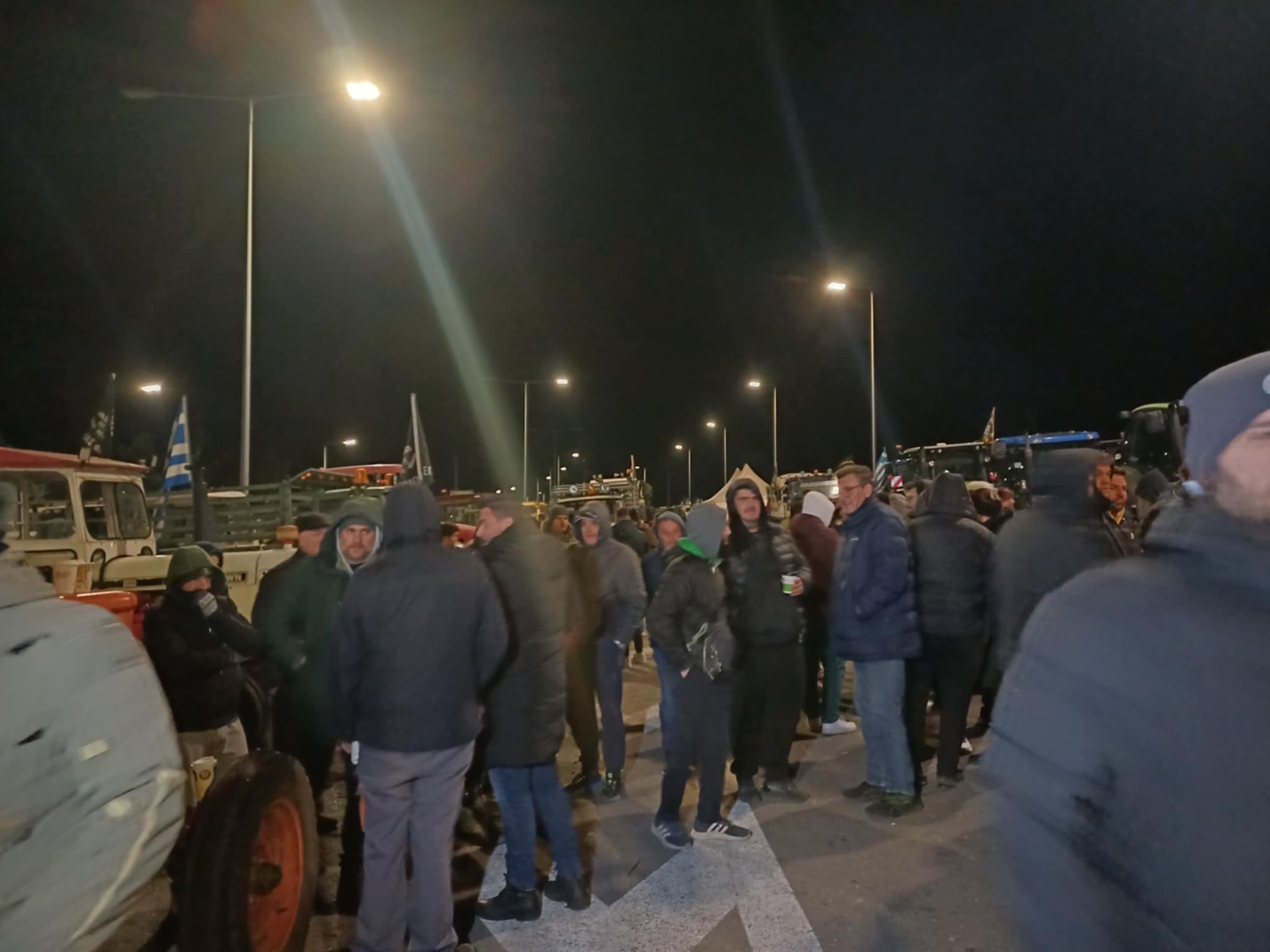 Ραγδαίες εξελίξεις στο μπλόκο της Νίκαιας:Δεν πάνε αύριο Μαίμου, ζητούν νέα συνάντηση και κλιμακώνουν τον αγώνα (ΦΩΤΟ+video)