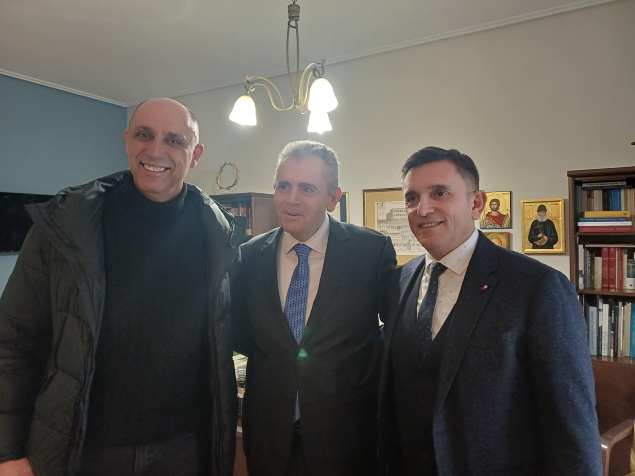 Ευχές στο γραφείο του Μάξιμου Χαρακόπουλου για την ονομαστική του εορτή (ΦΩΤΟ)