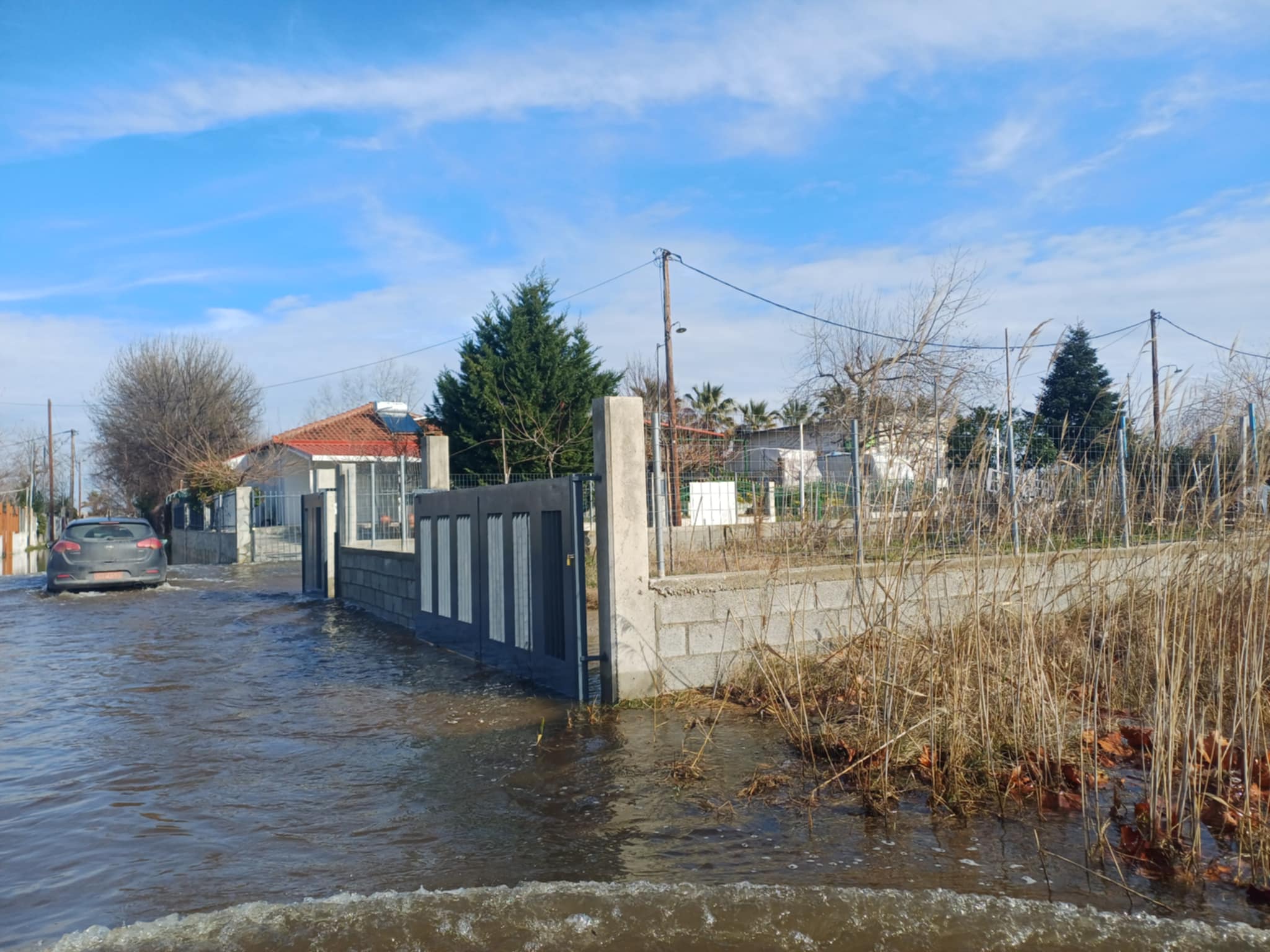 Θ΄-αλασσα και στεριά έγινα ένα στα παράλια του Δήμου Τεμπών από τη χθεσινή καταιγίδα (ΦΩΤΟ+video)