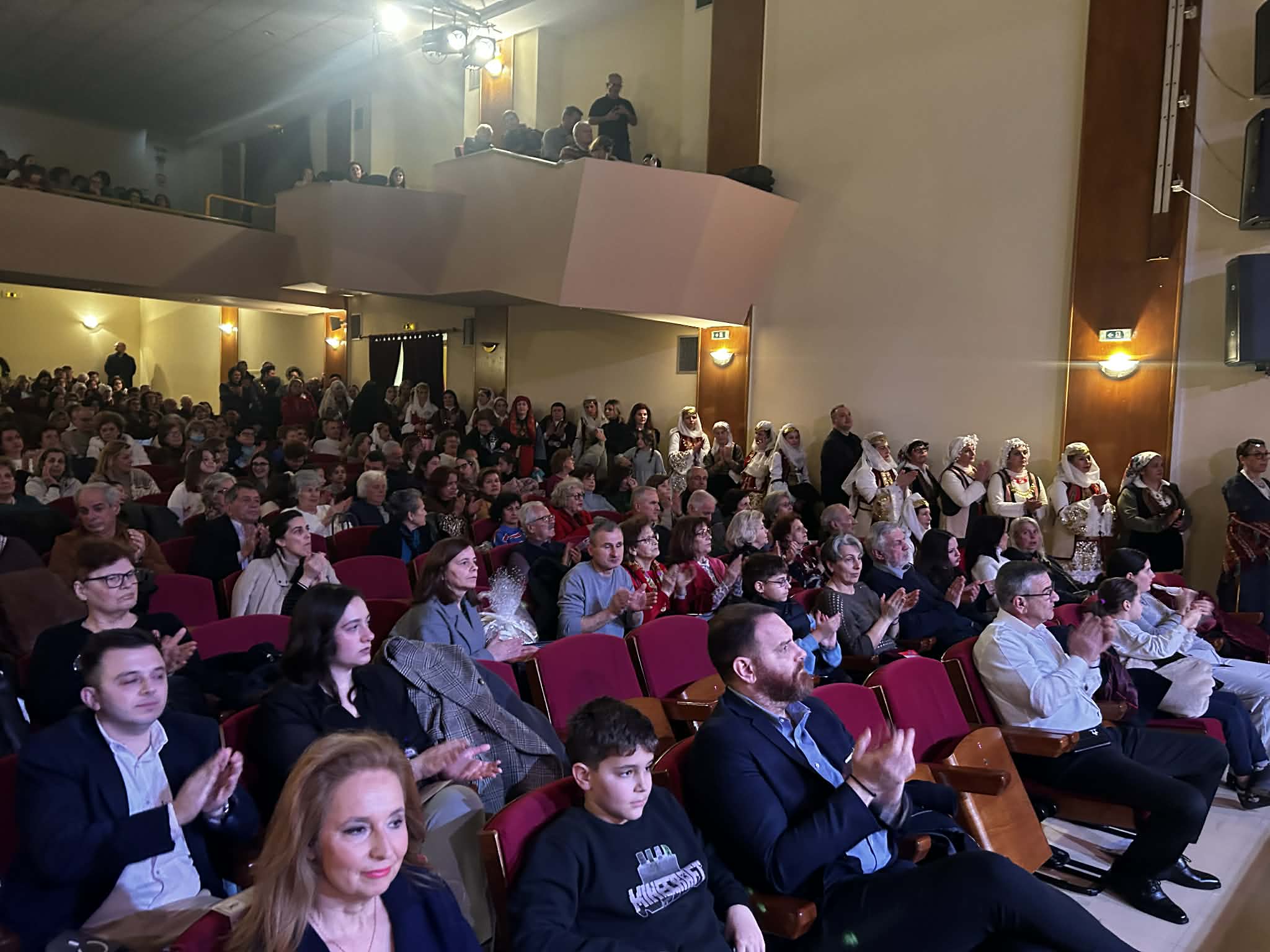 λεβεντιά παράδοση και ...φιλανθρωπία στο κατάμεστο Δημοτικό Ωδείο Λάρισας (ΦΩΤΟ+video)