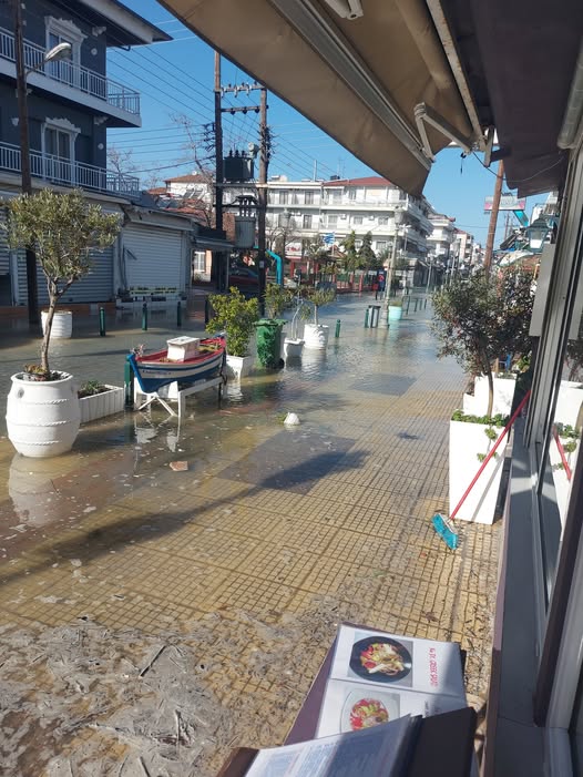 Κραυγή Αγανακτησης στην Ολυμπιακή Ακτή - Παραλία Κατερίνης: Οι Πλημμύρες «Πνίγουν» Περιουσίες και Τουρισμό