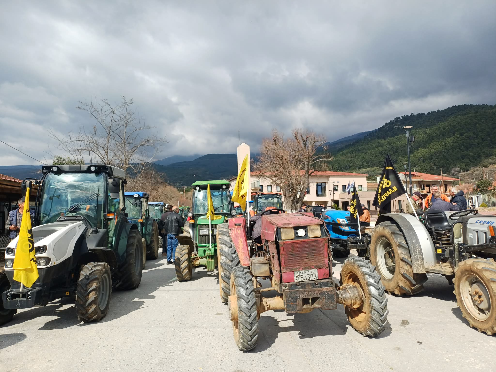 Πλημμύρισε τρακτερ η Αγιά για τα αχλάδια, τα κάστανα και τα μήλα (ΦΩΤΟ