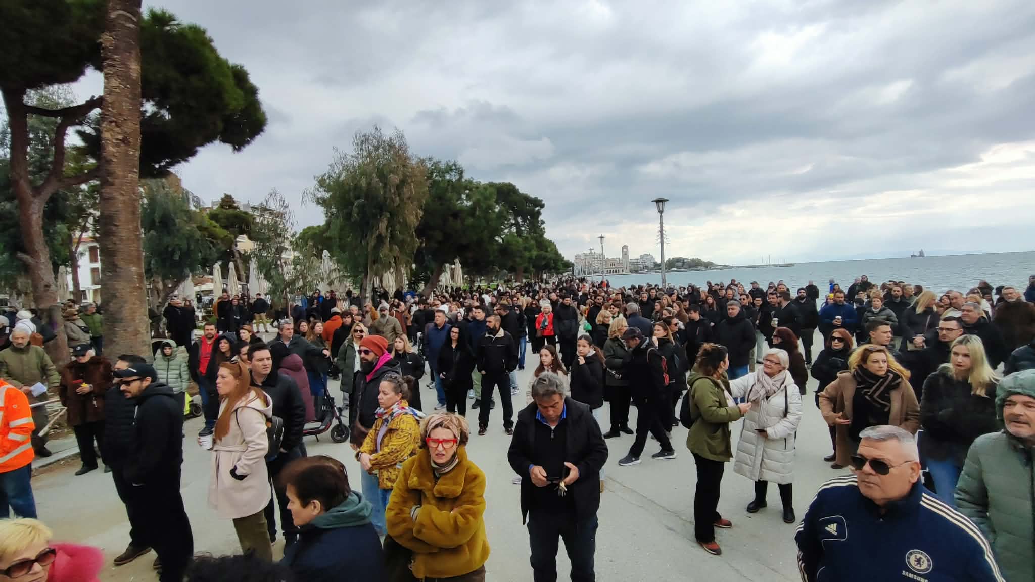 Ο Βόλος ζήτησε διακιοσύνη για τα Τέμπη- ογκώδης συγκέντρωση στην παραλία και πορεία στο κέντρο της πόλης(ΦΩΤΟ)