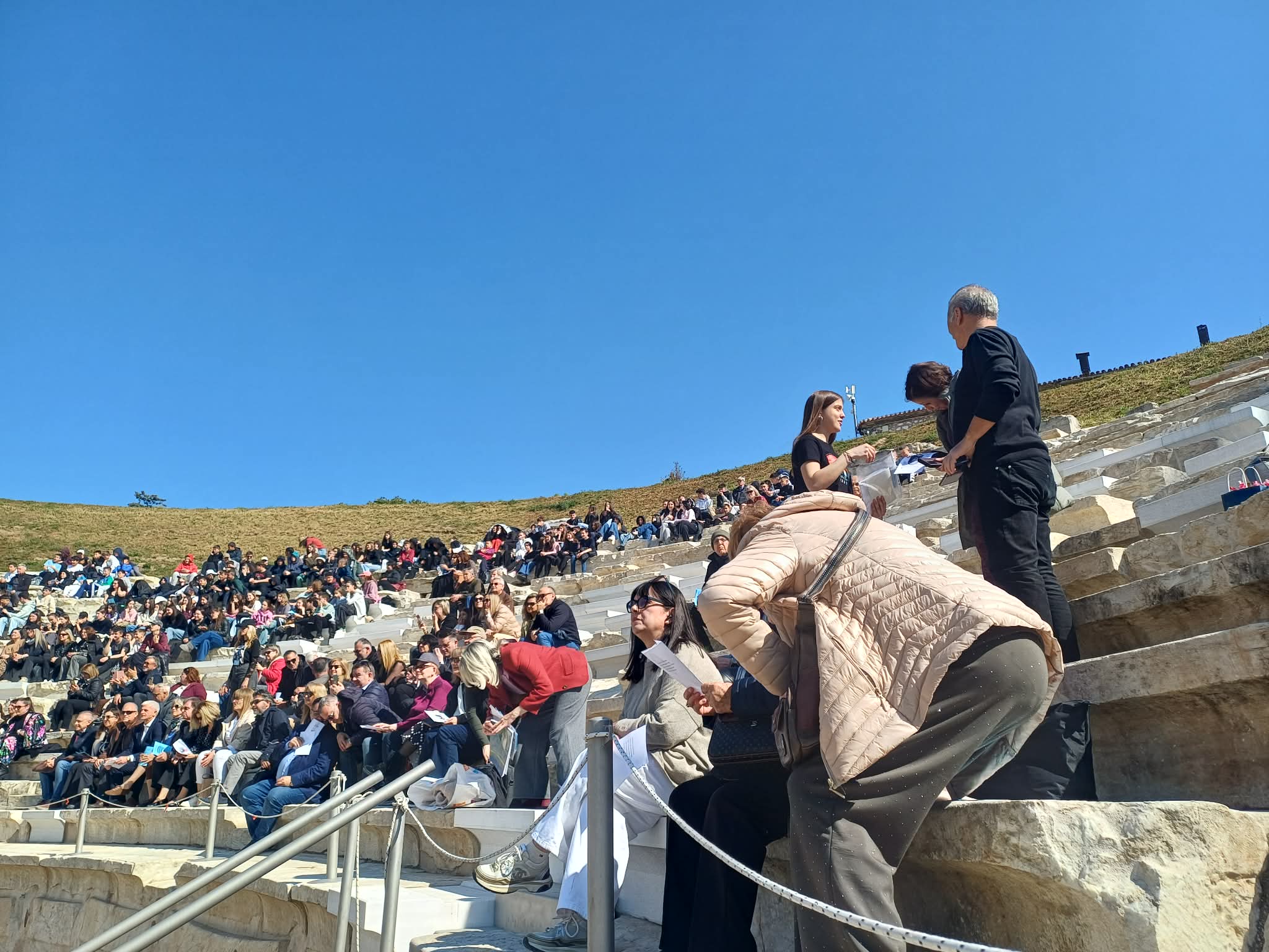 Μαθητική πνοή στο αρχαίο θέατρο σήμερα-«Πρεμιέρα» με Αριστοφάνη για το Φεστιβάλ «Εφήβων Δρώμενα» (ΦΩΤΟ +video )