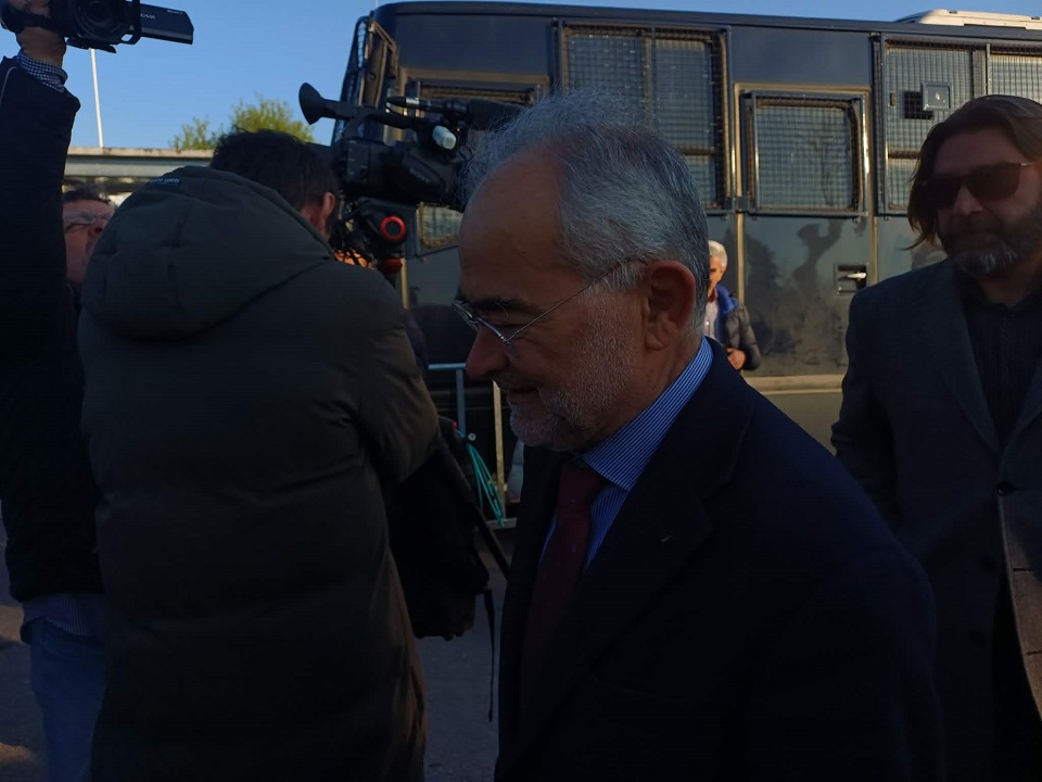 Λιγότερος κόσμος στη σημερινή δίκη για τα Τέμπη, ομαλά κυλάει η διαδικασία νομιμοποιήσεων – 36 κατηγορούμενοι στο εδώλιο