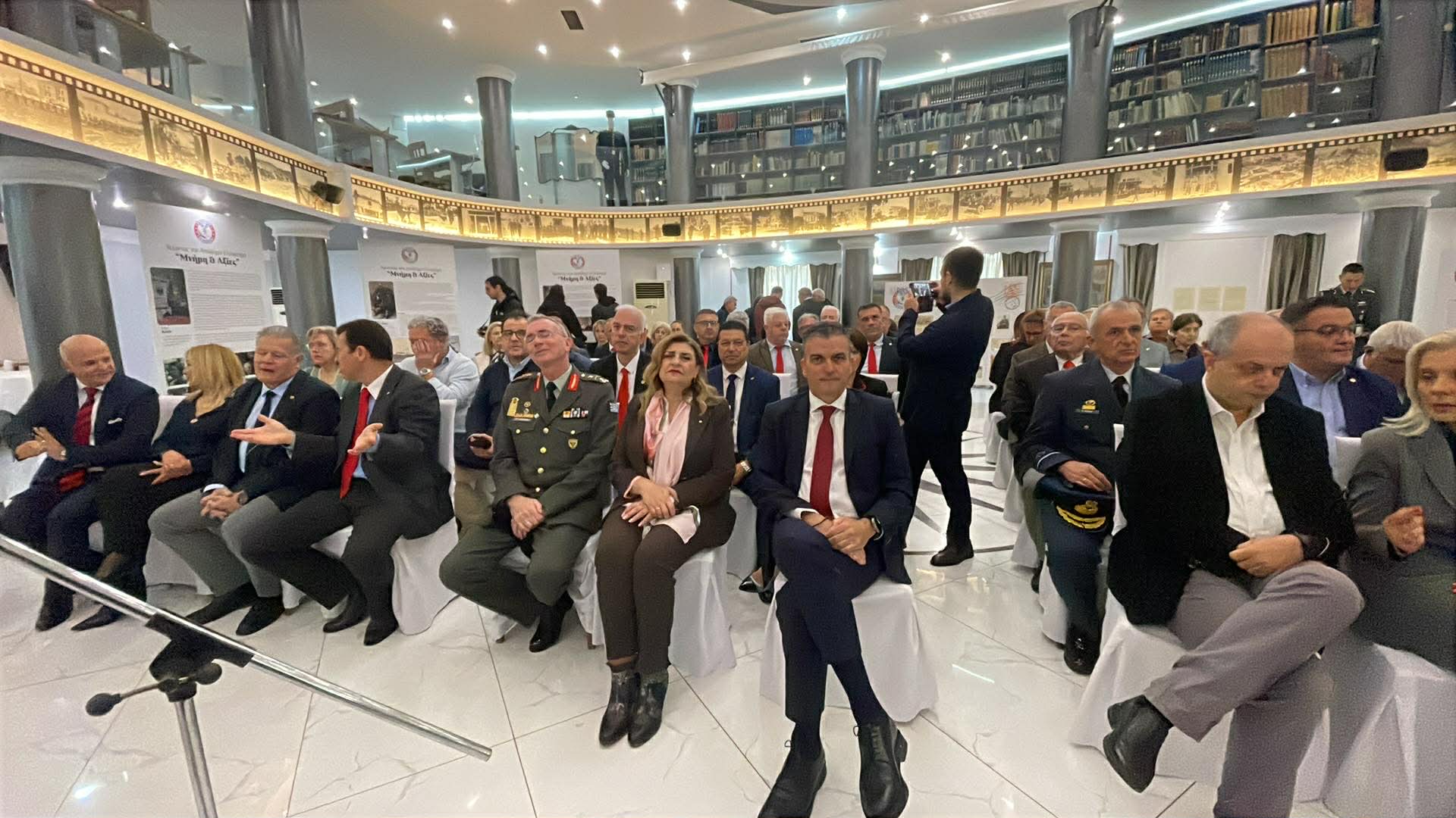 Με έντονη βροχή τα αποκαλυπτήρια του μνημείου για την ελληνική ομογένεια στον κόμβο Βόλου με Ηρώων Πολυτεχνείου (ΦΩΤΟ)