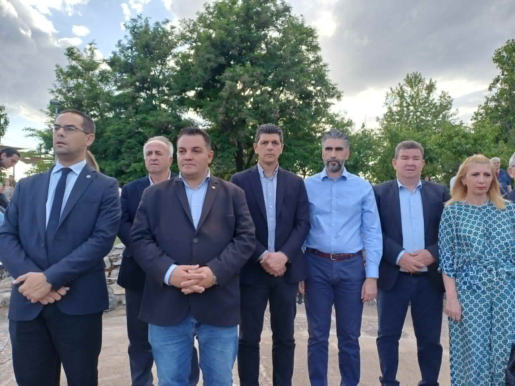 Πλήθος πιστών στον Αρχιερατικό Εσπερινό στην παλαιά Βασιλική του Αγίου Αχιλλίου στο Φρούριο Λαρίσης (ΦΩΤΟ+video)