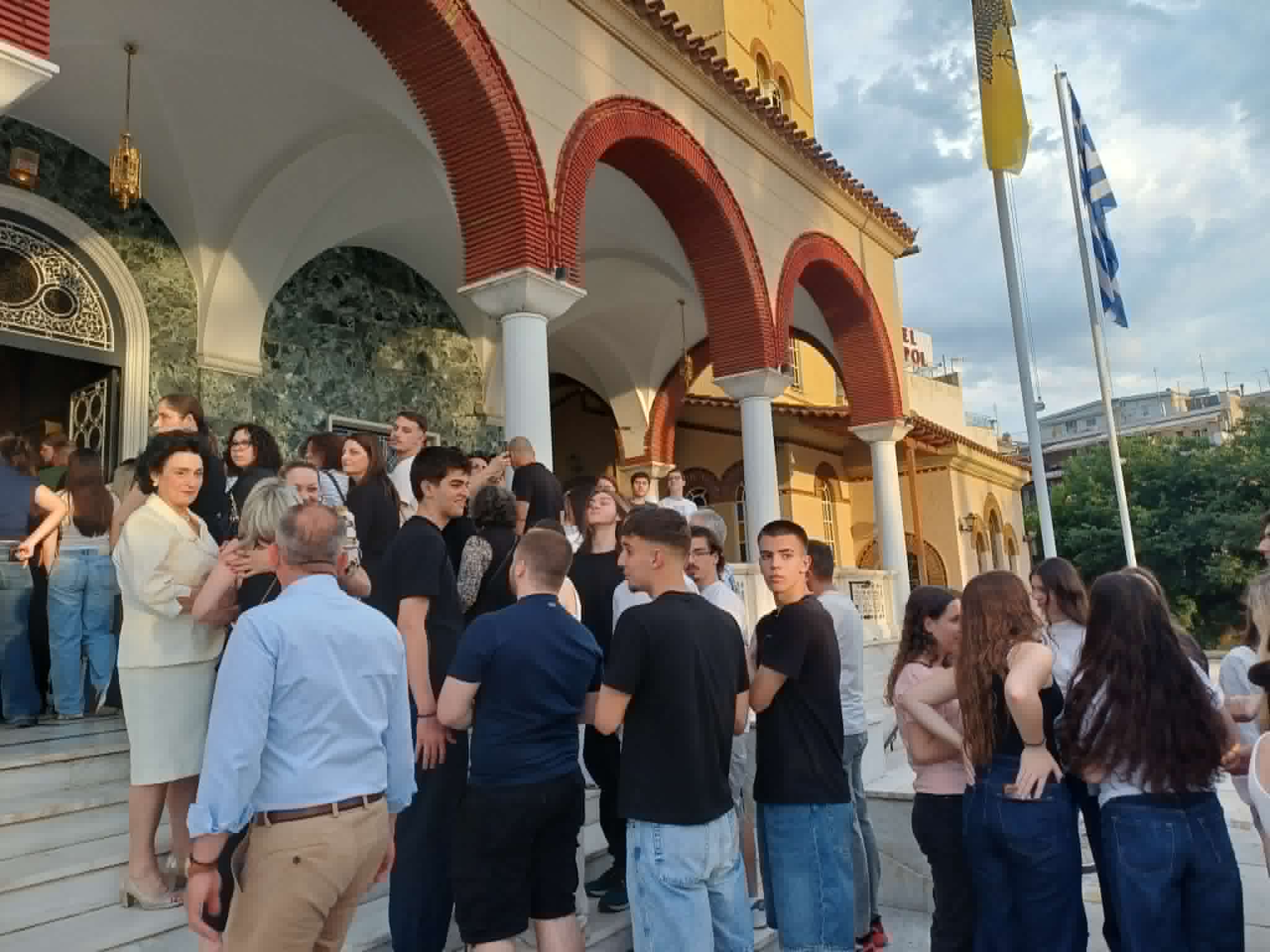 Πλήθος μαθητών και γονέων στην Παράκληση για τις Πανελλαδικές στον Άγιο Αχίλλιο (ΦΩΤΟ)